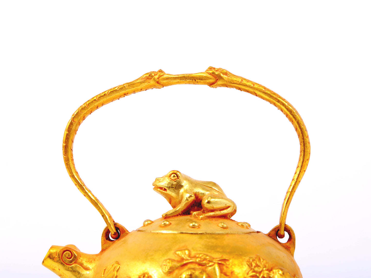 An exquisite gilt bronze figure holds a pot,