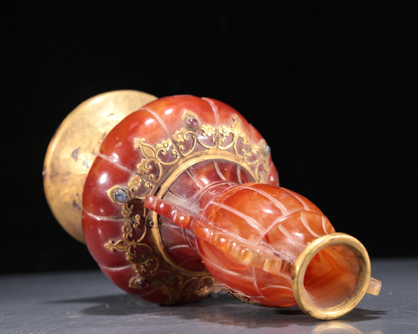 Magnificent Agate Gold-Mounted Dragon-Handled Gourd-Form Vase