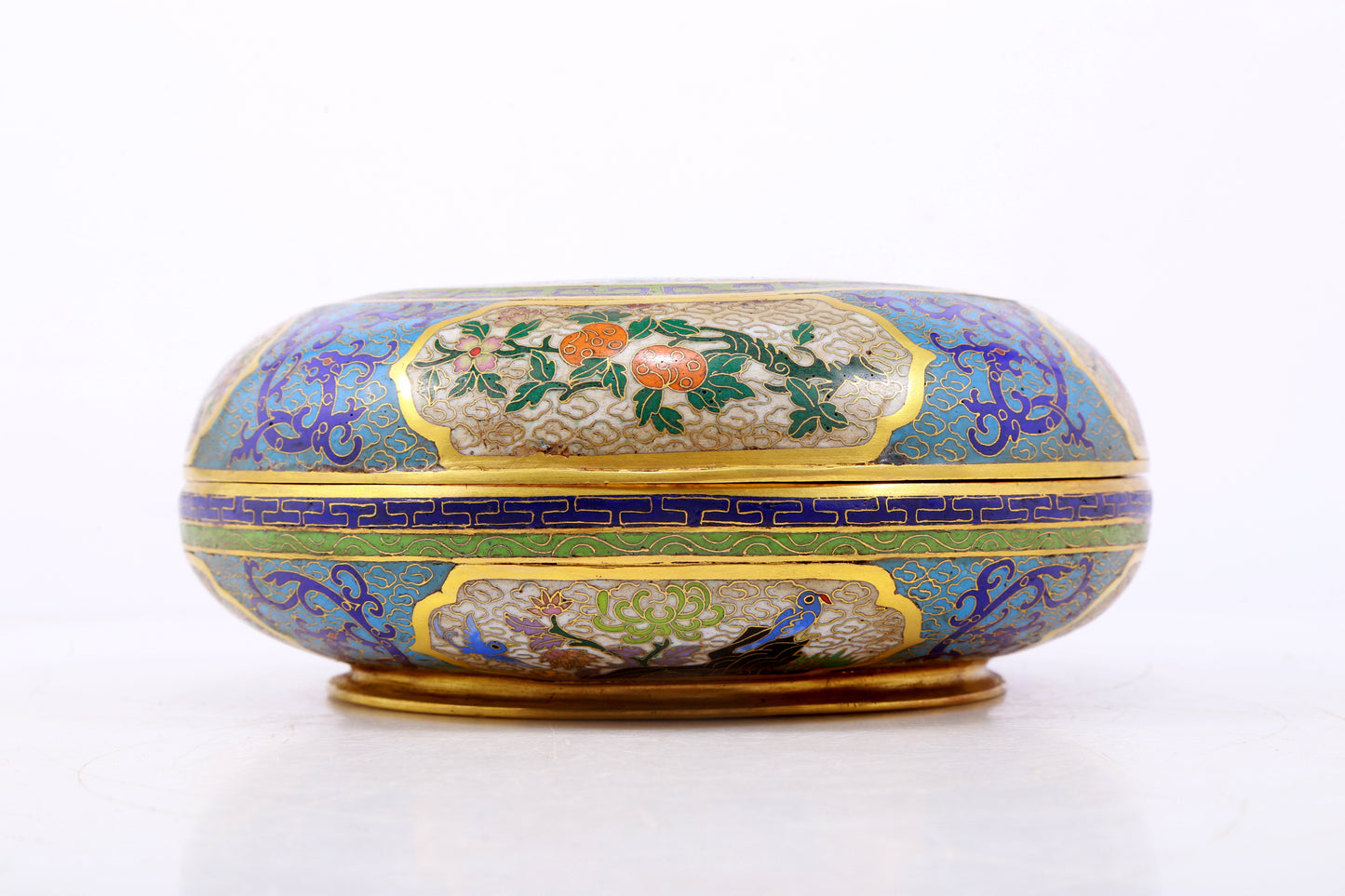 An exquisite cloisonne 'auspicious clouds and dragon' pattern box