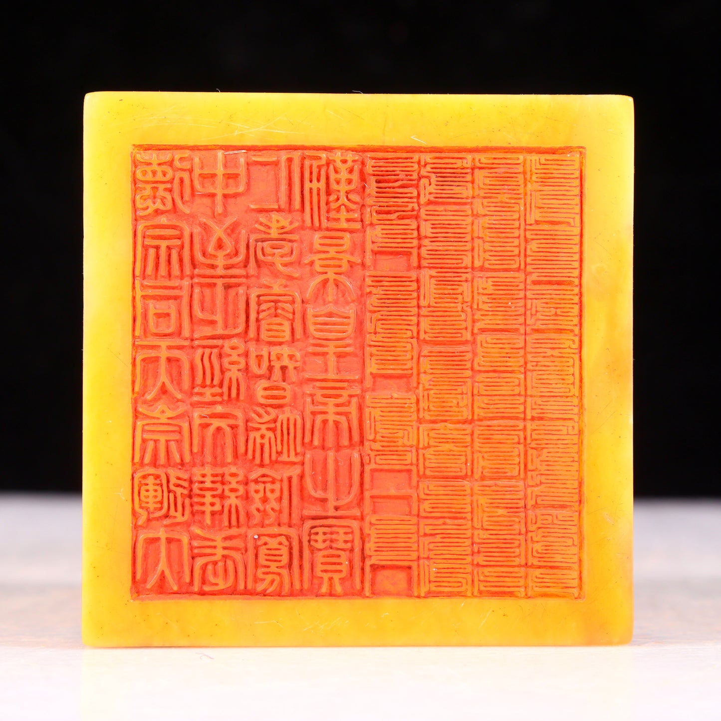 An exquisite Tianhuang stone auspicious cloud and dragon pattern seal