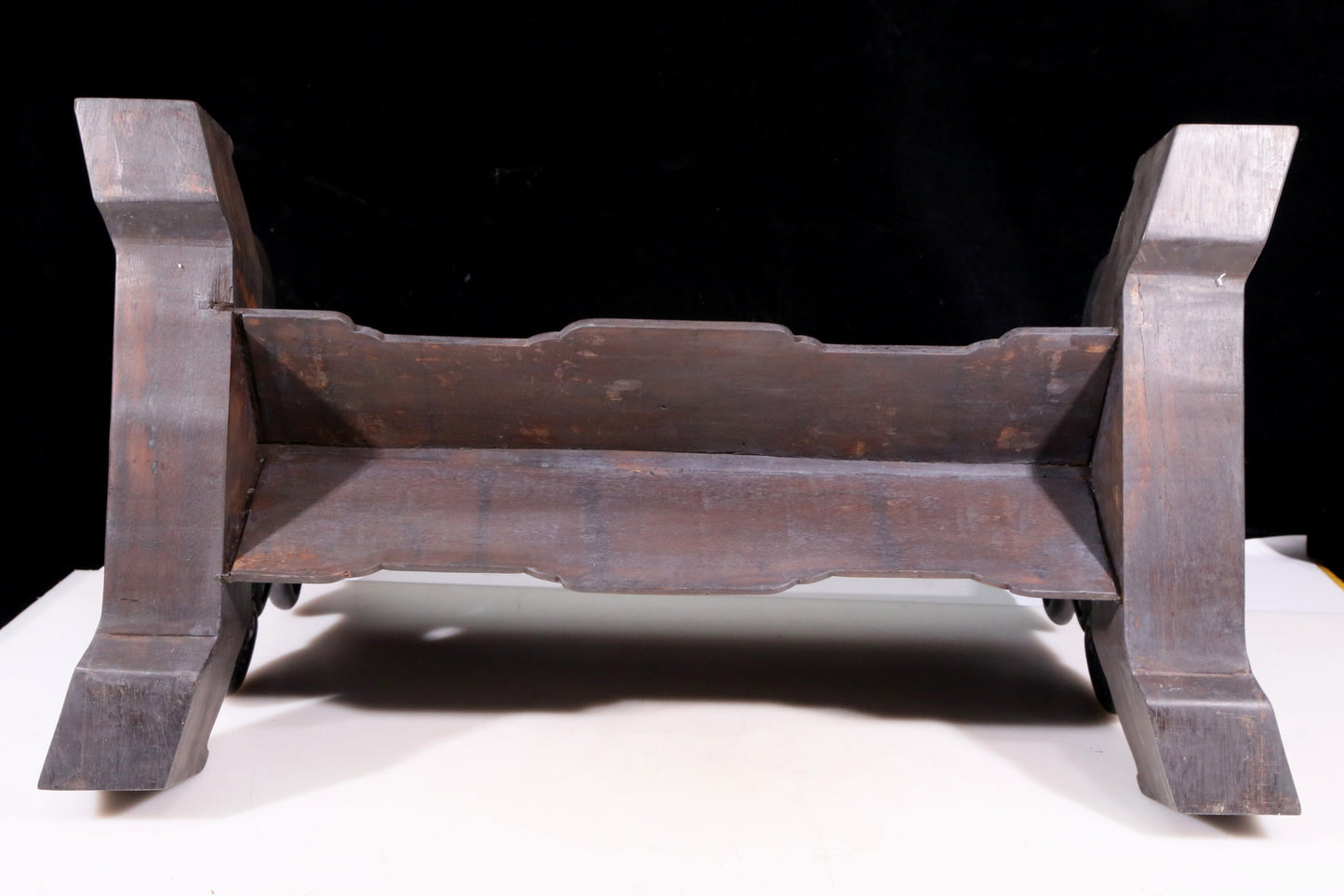 An exquisite zitanwood lacquered table screen with a pine and crane pattern inlaid with gemstones