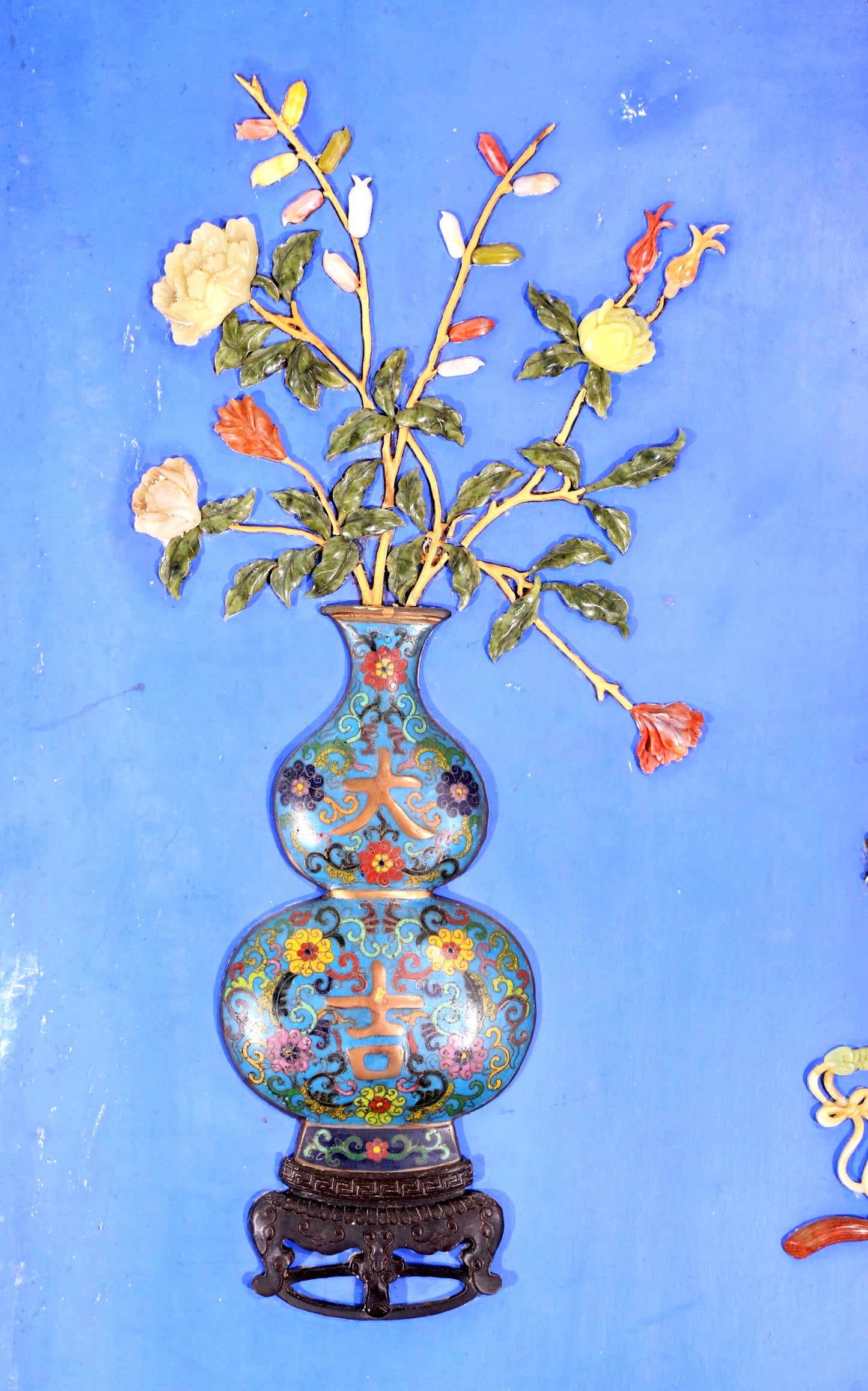 An exquisite huanghuali wood lacquered vase pattern hanging screen