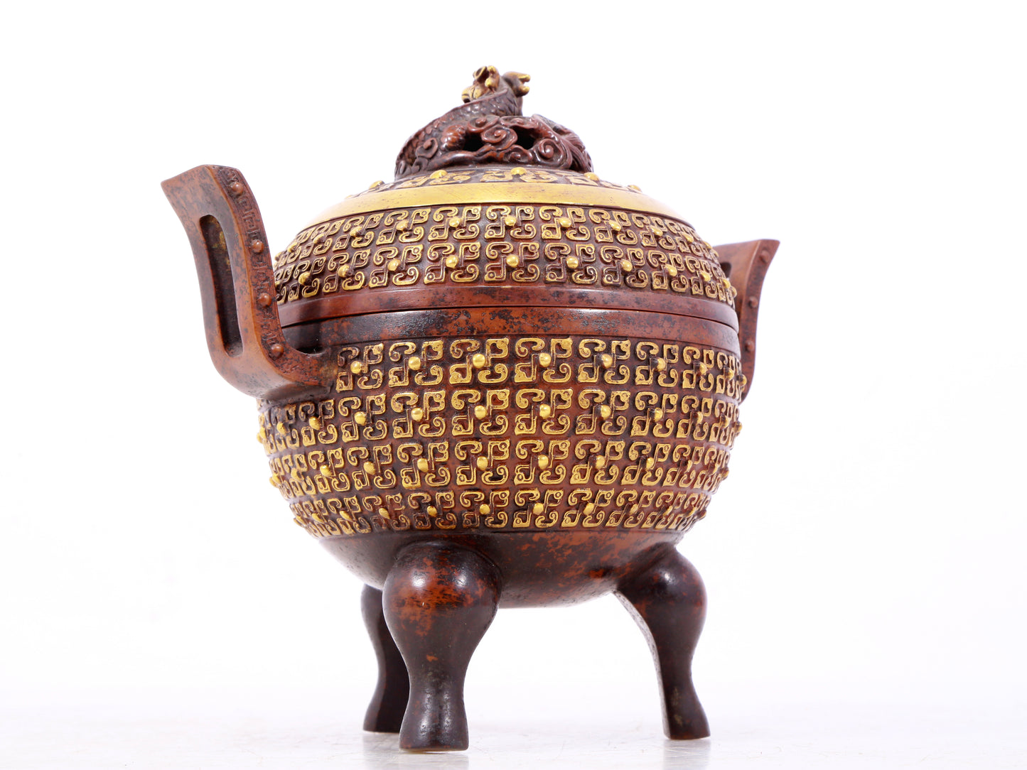 An exquisite gilt bronze double-eared and tripod censer with auspicious clouds and dragon pattern and lid