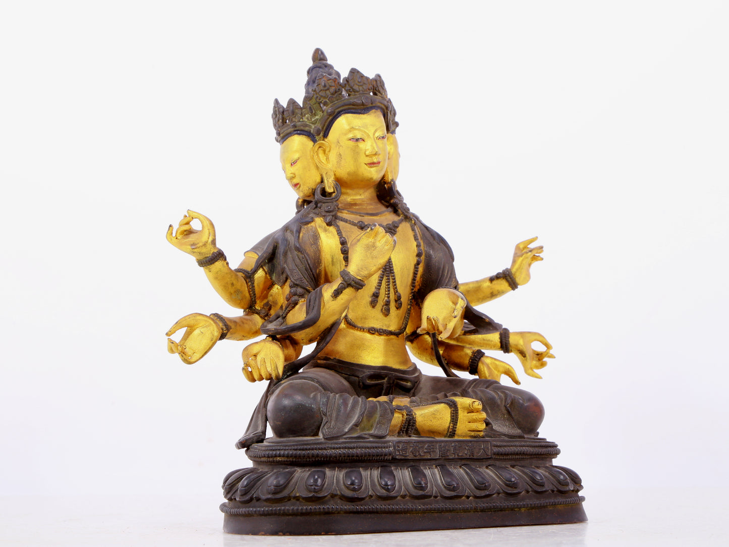 A solemn gilt bronze statue of Bodhisattva