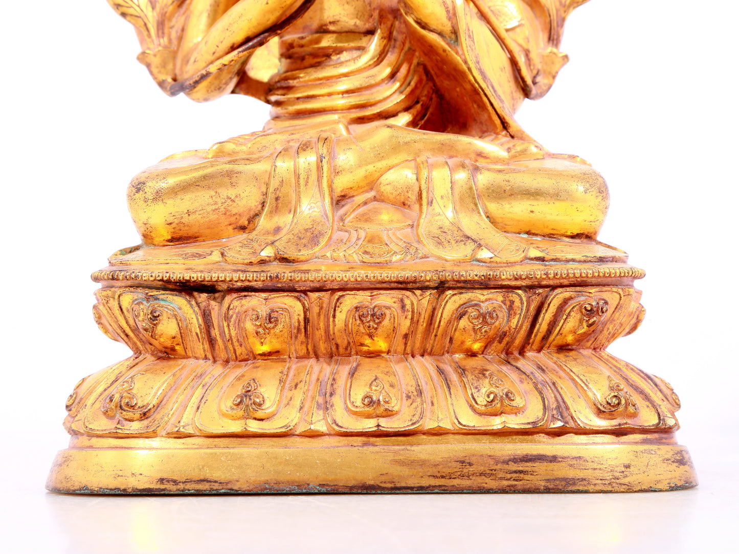 A solemn gilt bronze statue of Tsongkhapa
