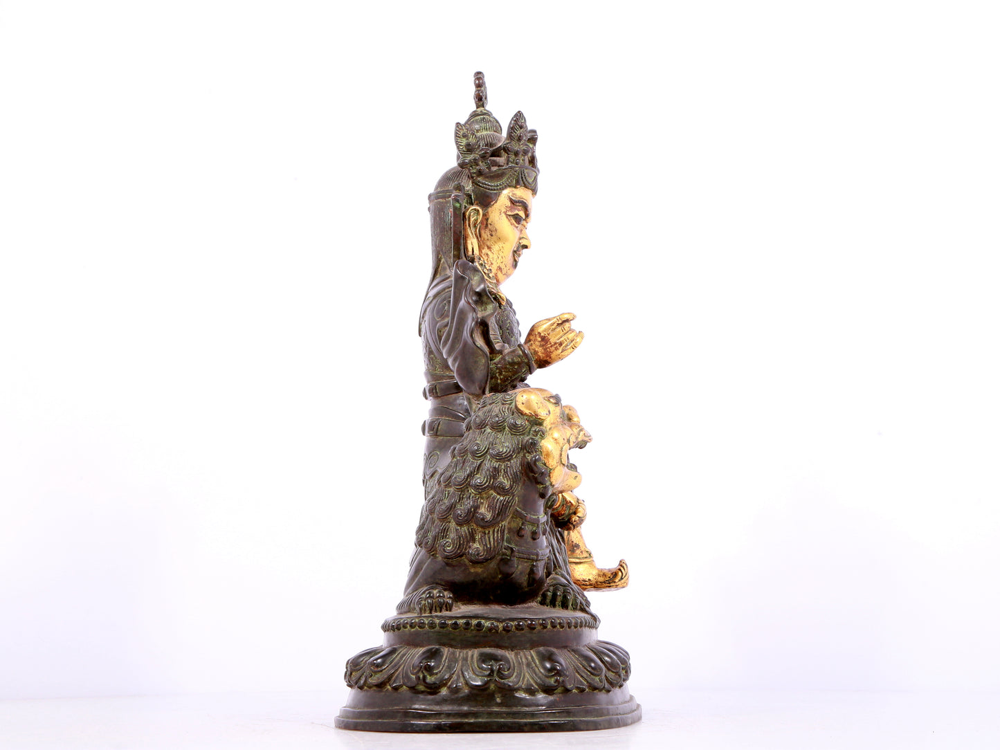 A solemn gilt bronze statue of the King of Treasures