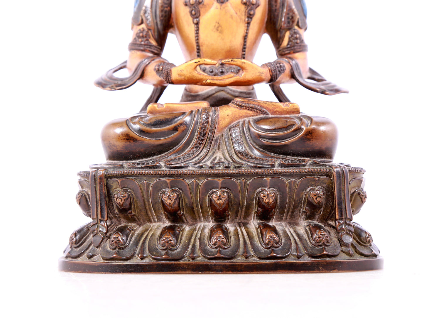 A solemn gilt bronze statue of Bodhisattva