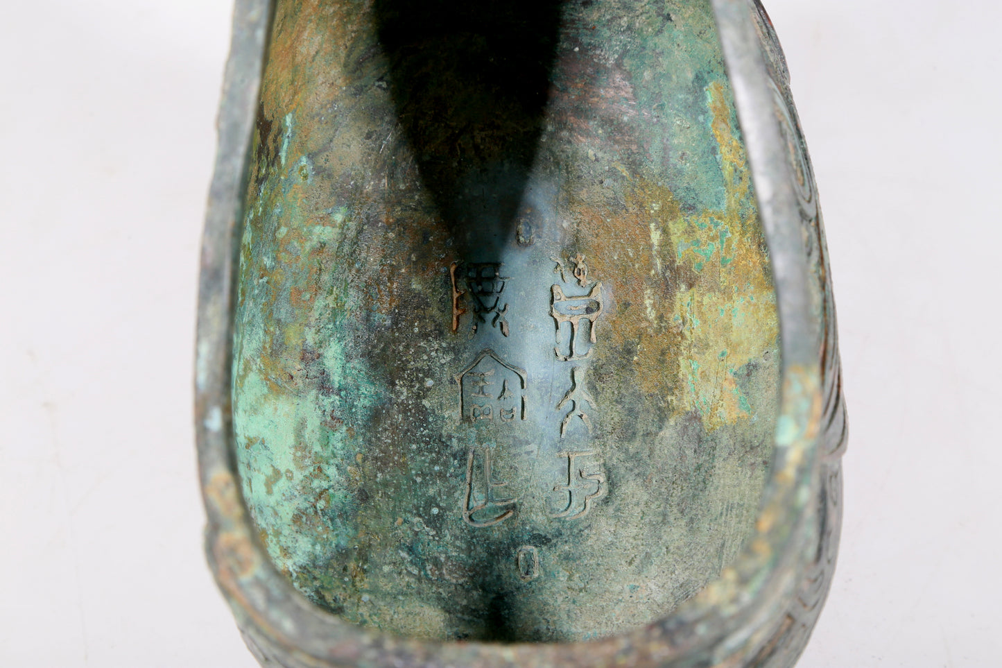 A precious bronze ewer with auspicious animal patterns