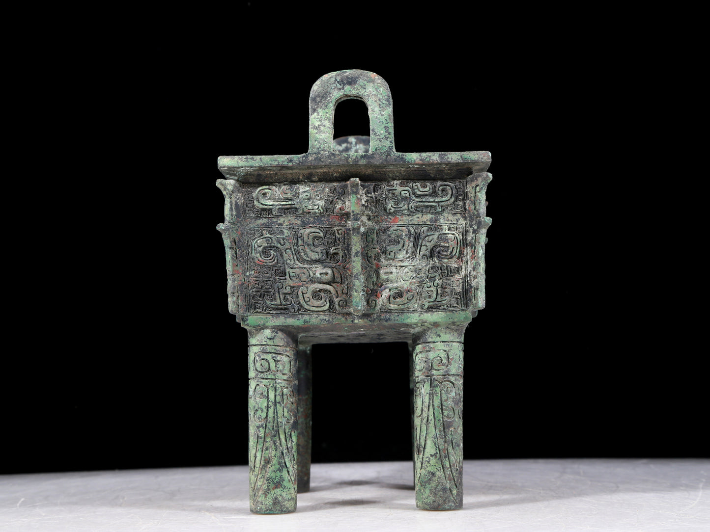 A precious bronze animal-faced tripod with two ears and four legs
