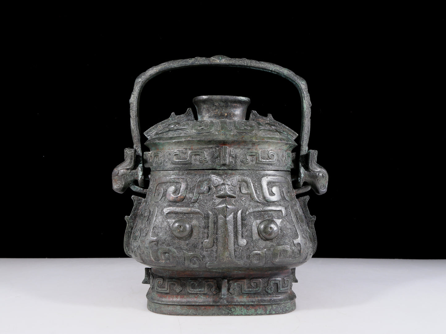 A precious bronze animal-faced pot