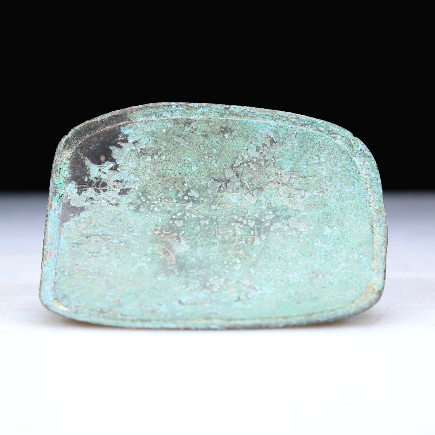An Archaic Bronze Duck-Form Pot With Inscriptions And An Overhead Handle
