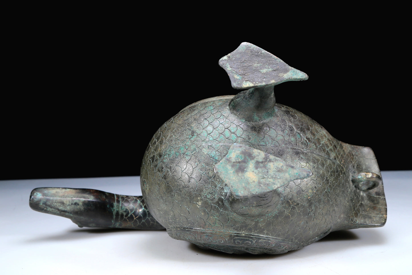 An Archaic Bronze Duck-Form Jar