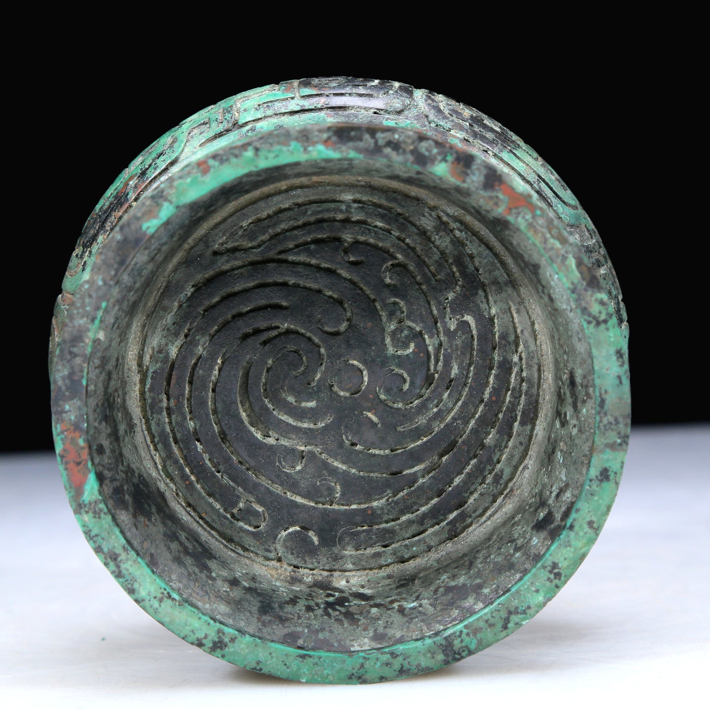 An Archaic Bronze 'Dragon' Vase And Cover With Inscriptions