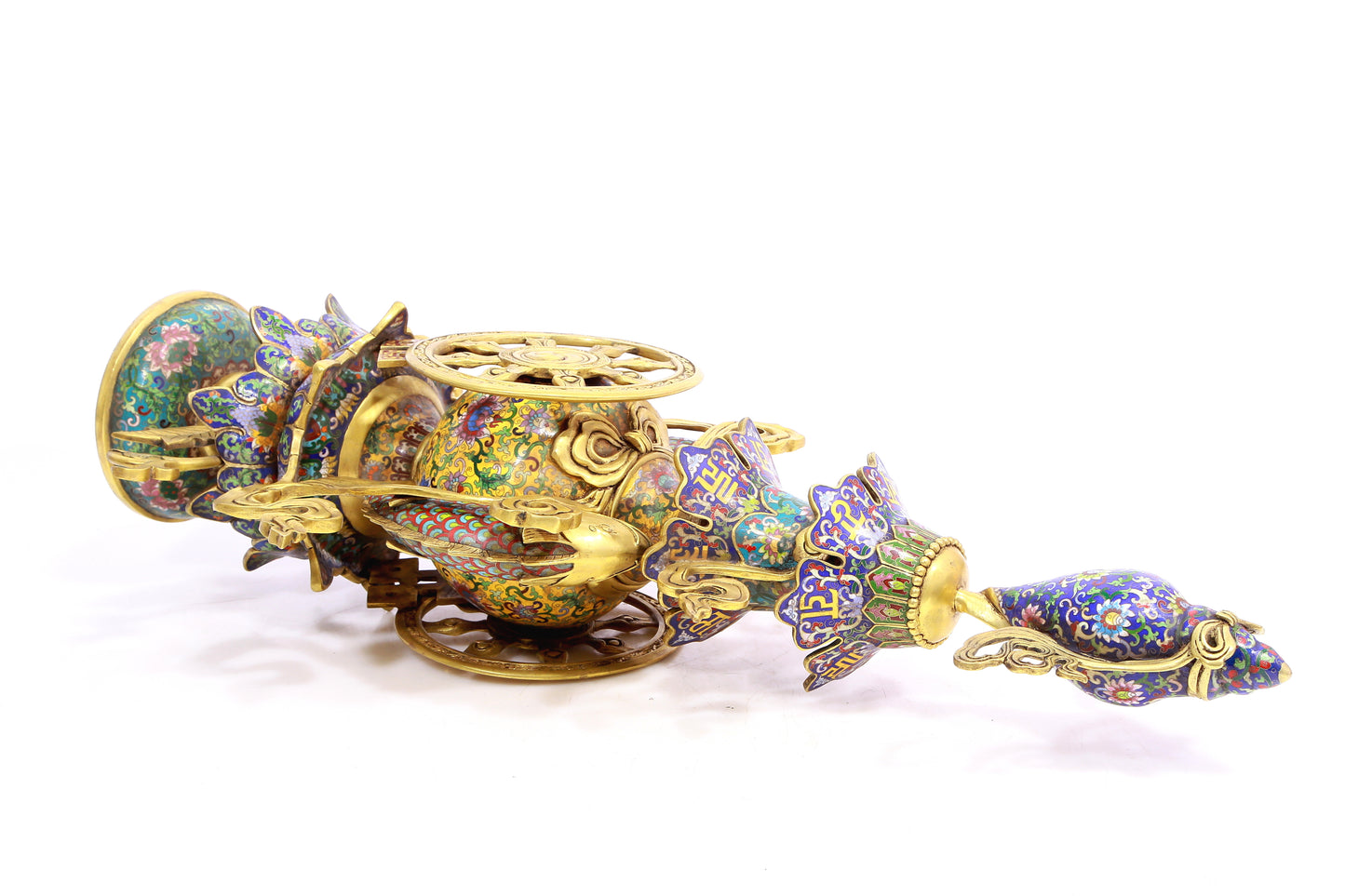 A cloisonné ritual vessel with entwining lotus patterns