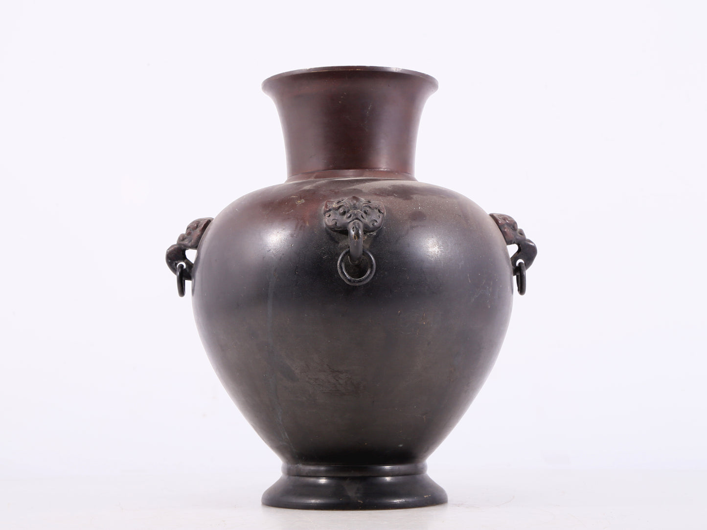 An exquisite bronze animal ear bottle