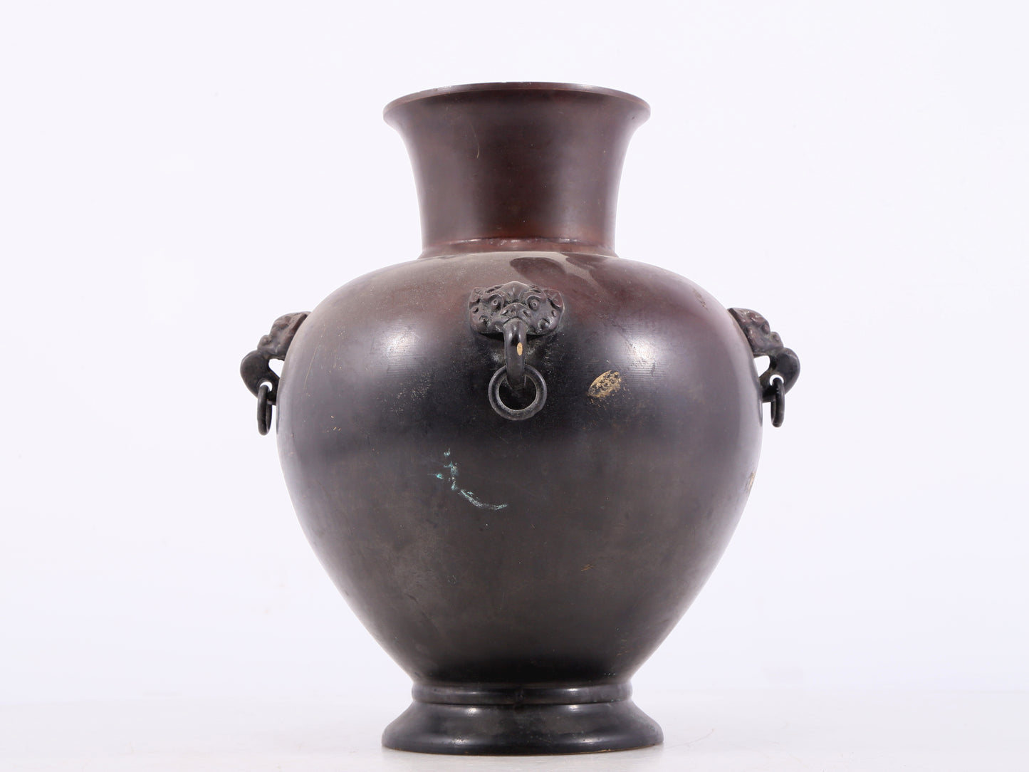 An exquisite bronze animal ear bottle