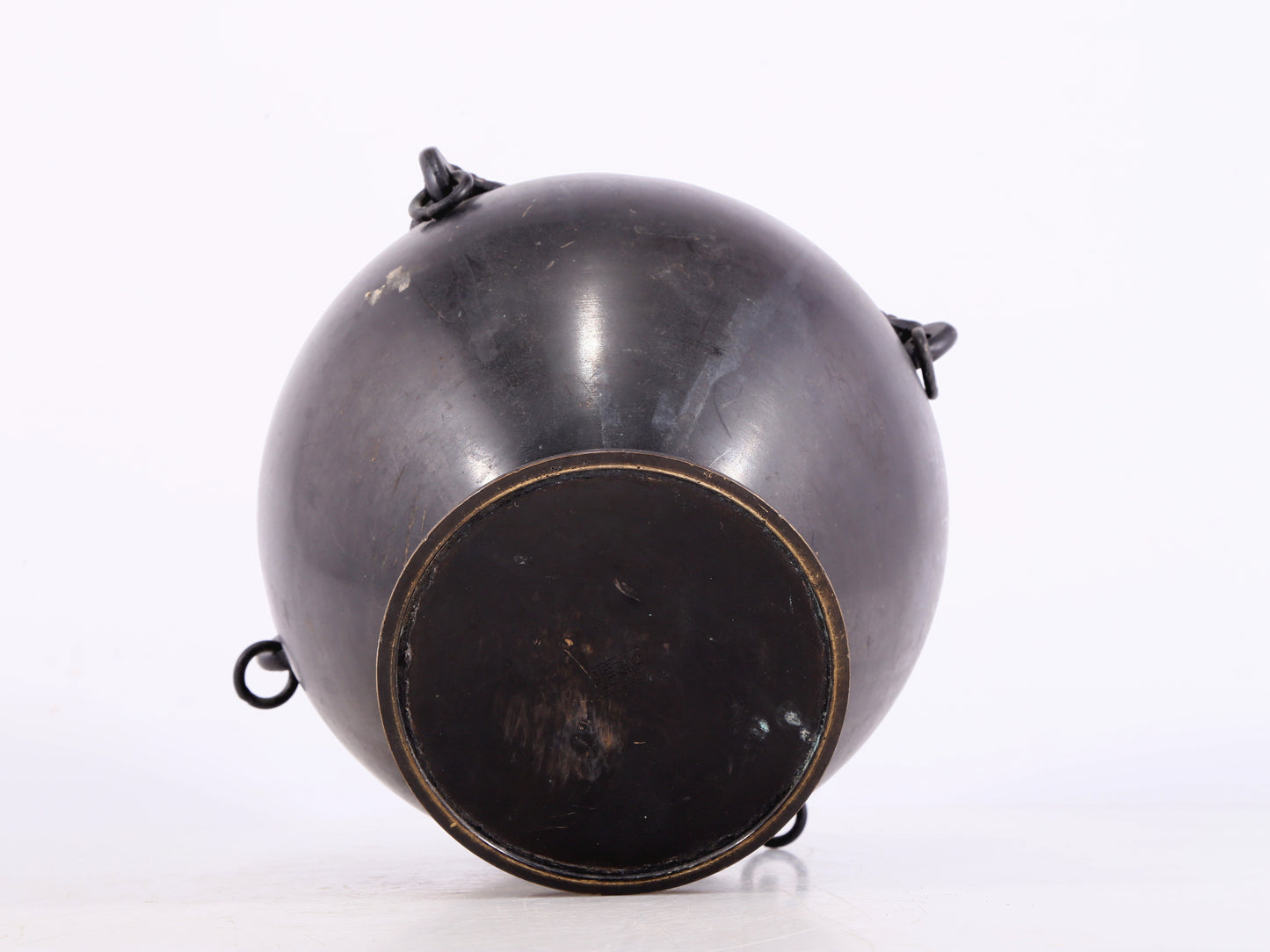 An exquisite bronze animal ear bottle