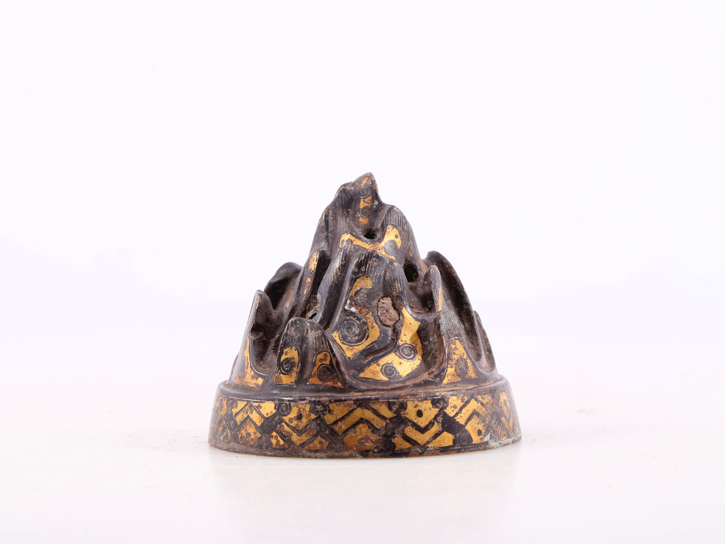 An exquisite bronze censer with gold and silver phoenix and floral patterns