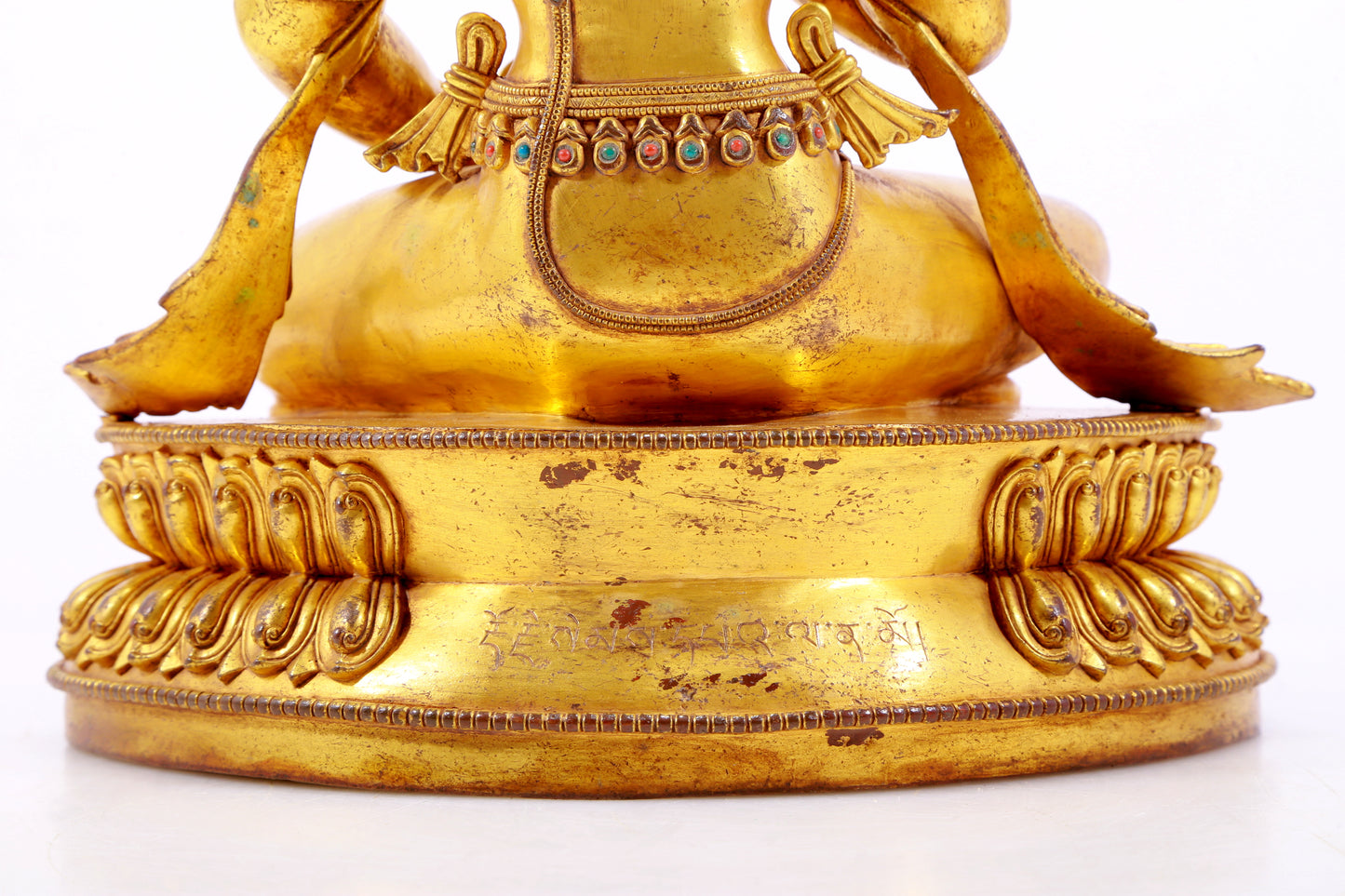 A solemn gilt bronze statue of Vajrasattva inlaid with hundreds of treasures