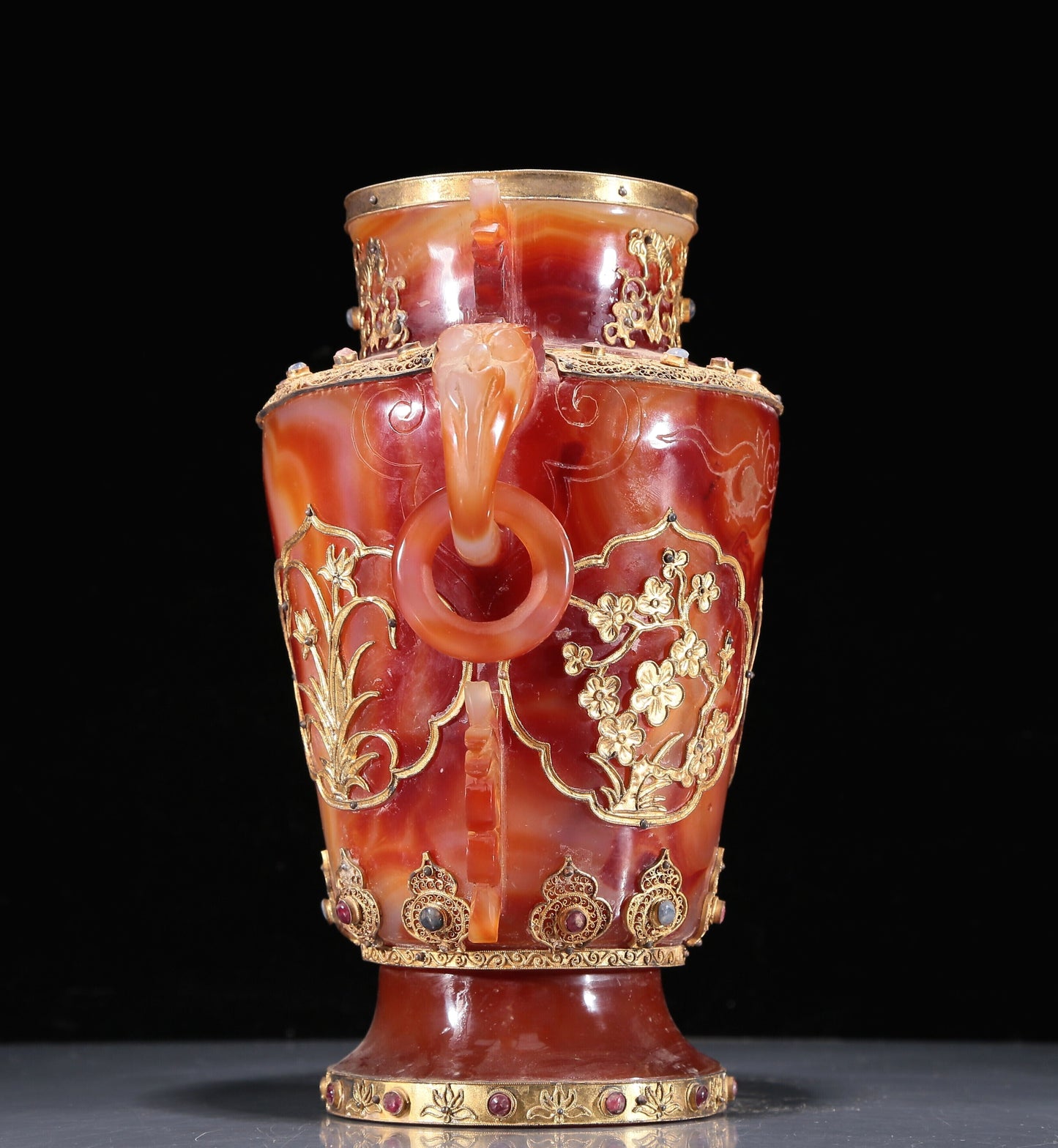 A Magnificent Agate Gold-Mounted 'Flower' Vase