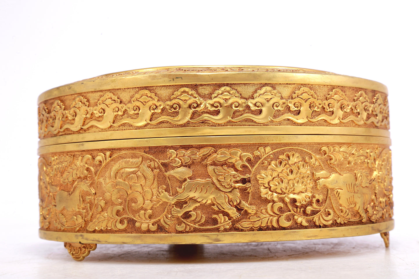 A Wonderful Gilt-Bronze 'Scrolling Lotus& Dragon' Tripod Box