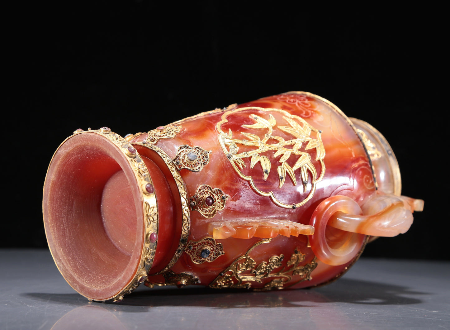 A Magnificent Agate Gold-Mounted 'Flower' Vase