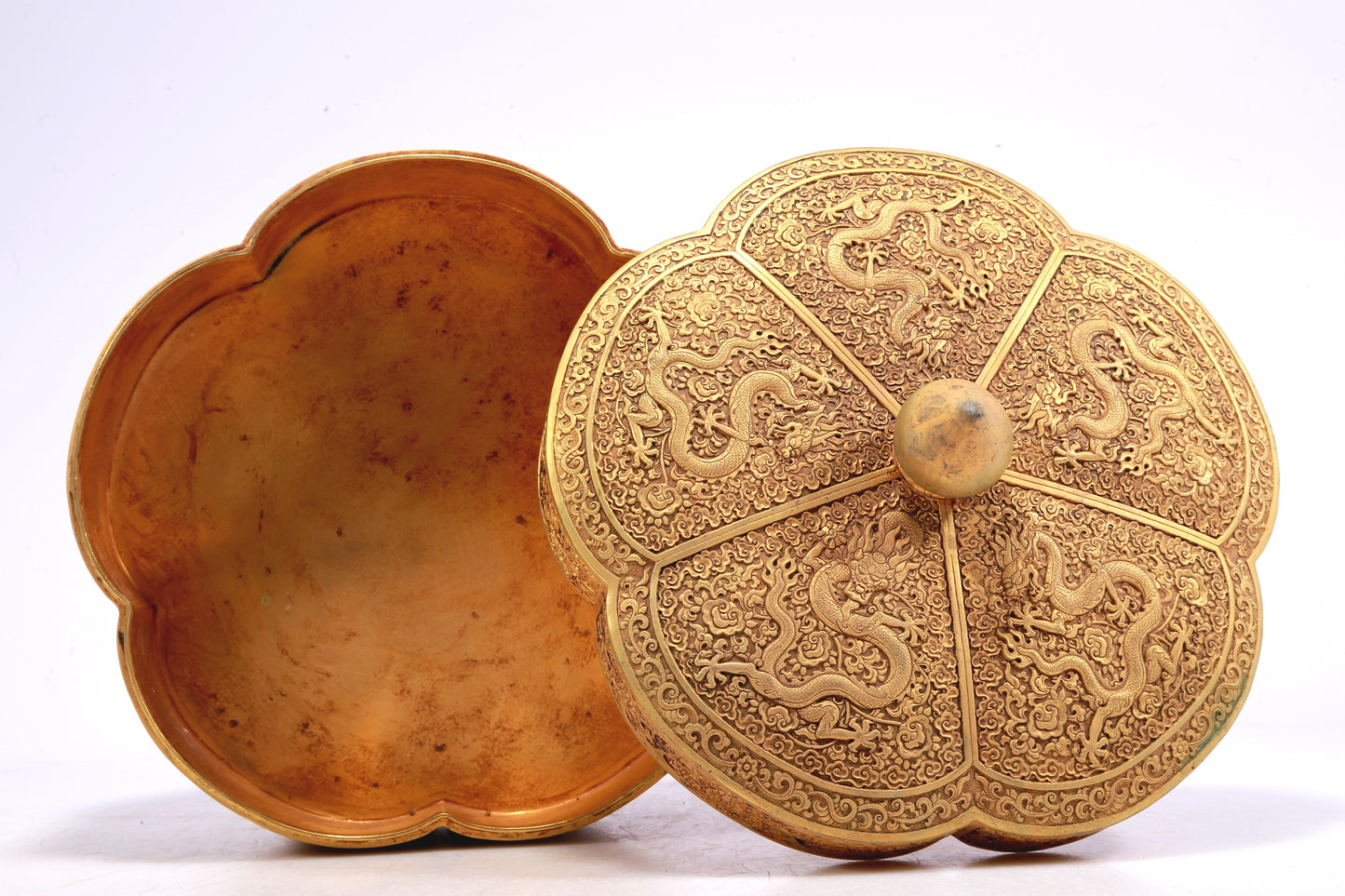 A Wonderful Gilt-Bronze 'Dragon& Auspicious Cloud' Box