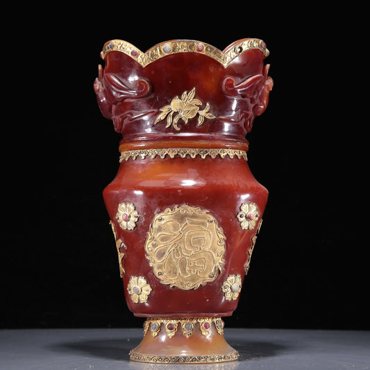 A Brilliant Agate Gold-Mounted 'Flower' Bat-Handled Vase