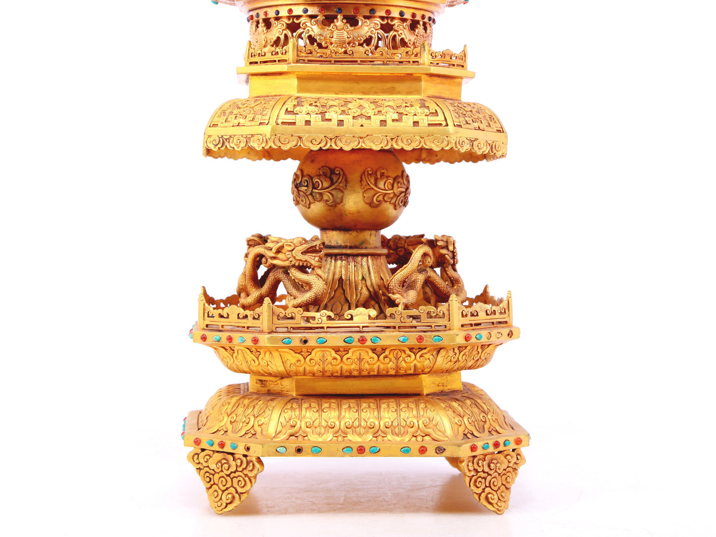 A precious gilt bronze palace lantern with auspicious clouds and dragon pattern