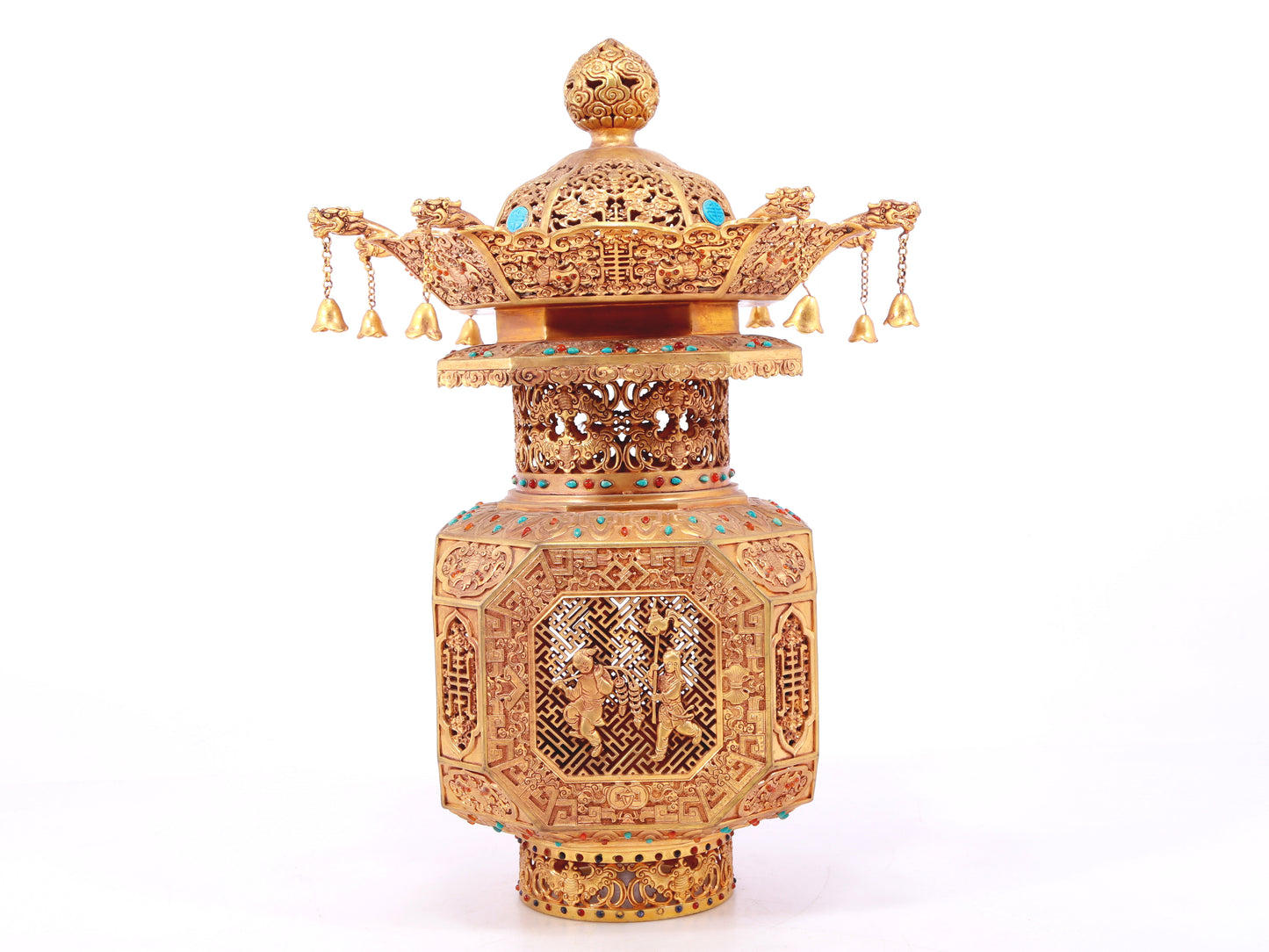 A precious gilt bronze palace lantern with auspicious clouds and dragon pattern