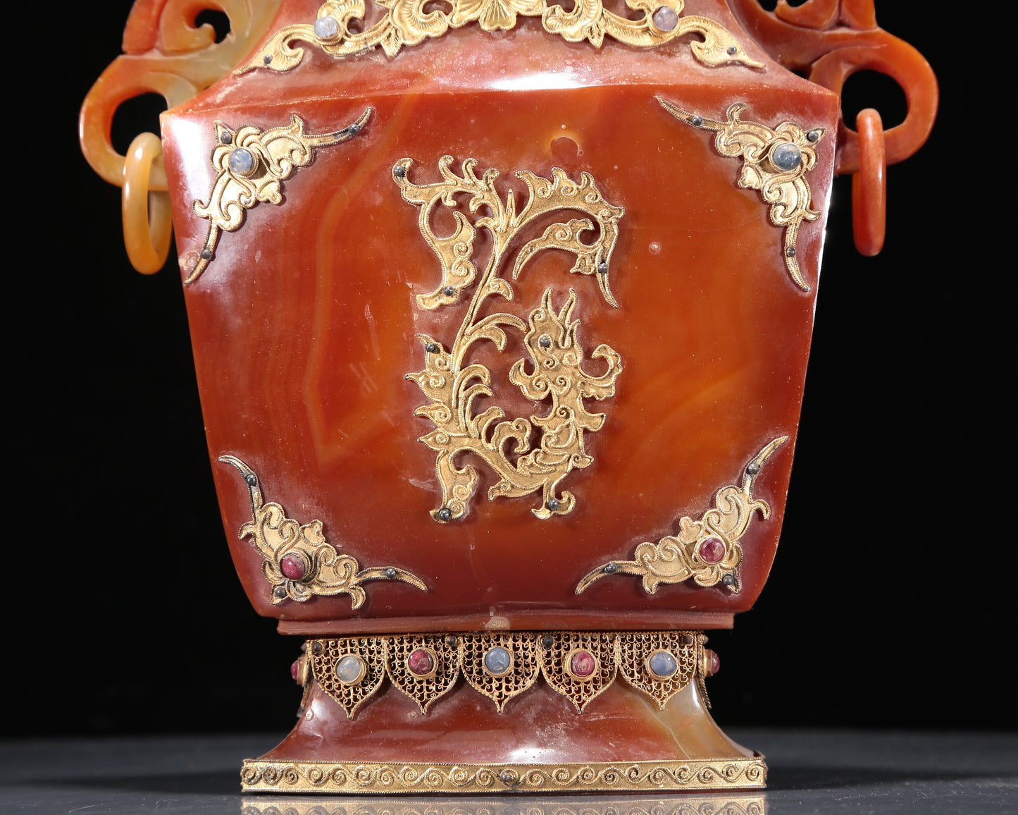 Brilliant Agate Gold-Mounted 'Flower& Dragon' Vase And Cover