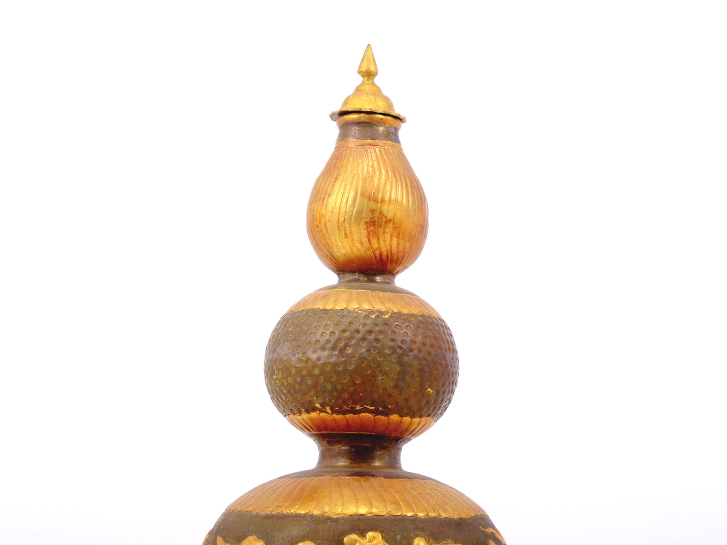 An exquisite gilt bronze bottle with dragon and phoenix patterns and lid