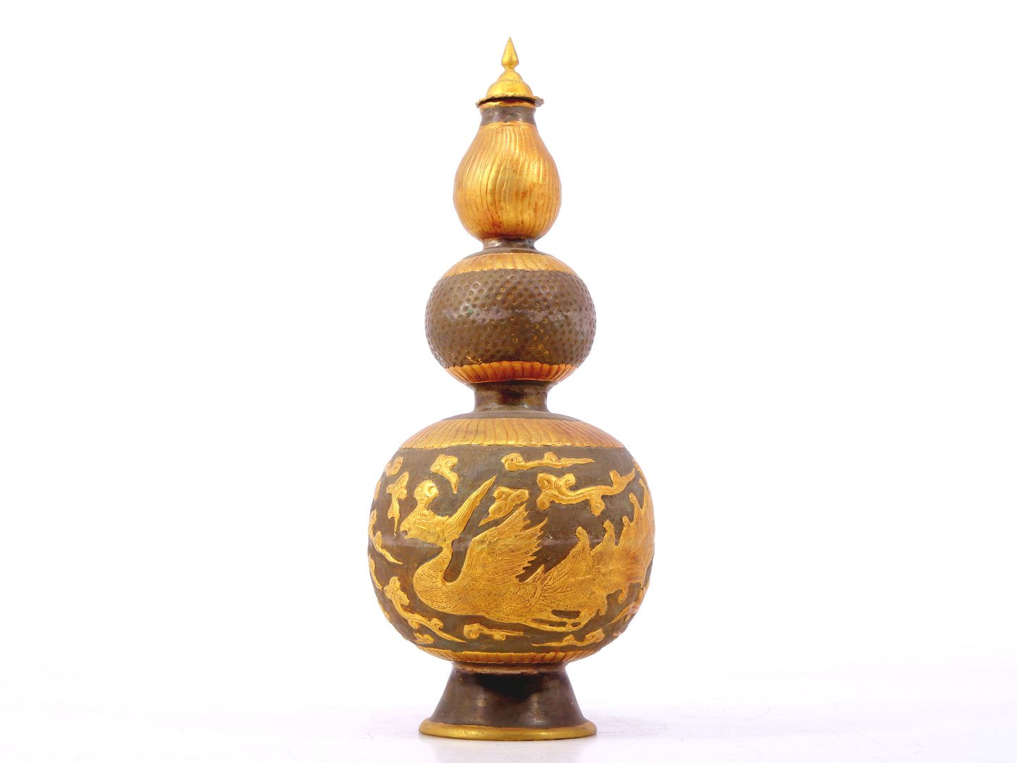 An exquisite gilt bronze bottle with dragon and phoenix patterns and lid