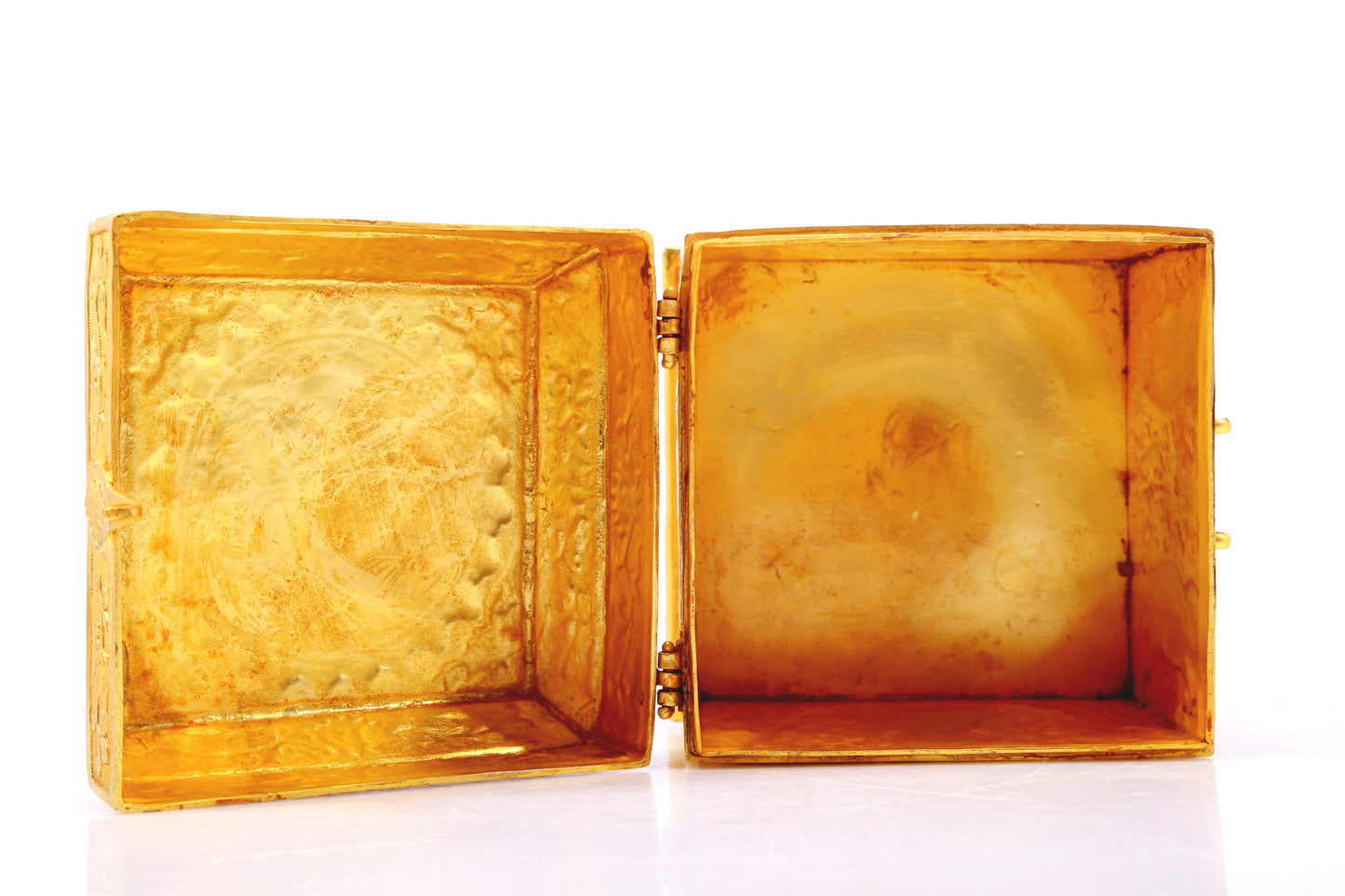 An exquisite gilt bronze image box of Gautama Buddha