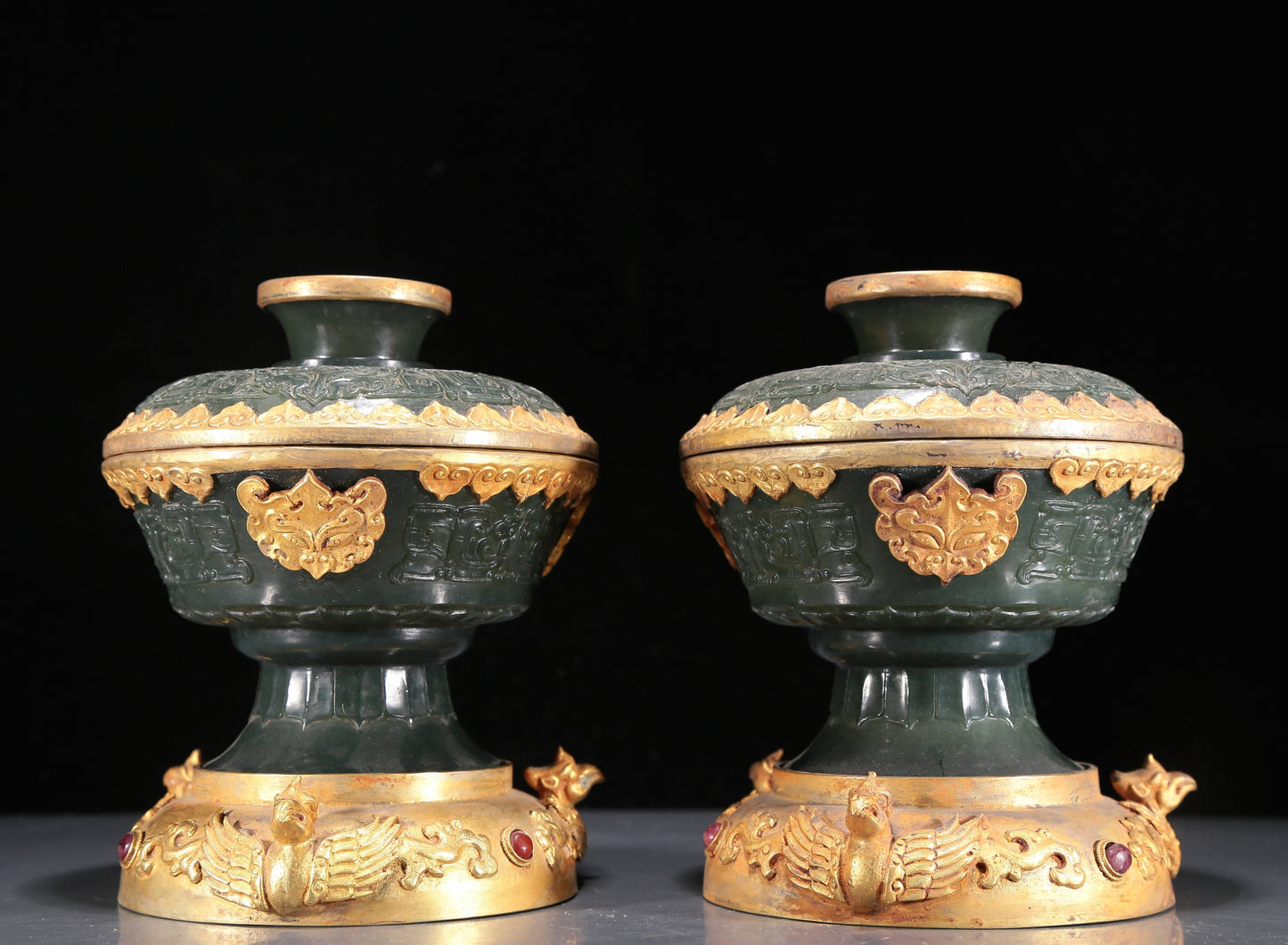 A Precious Pair Of Jasper Gold-Mounted 'Animal Mask' Bowls And Covers With Gilt-Bronze 'Phoenix' Stands