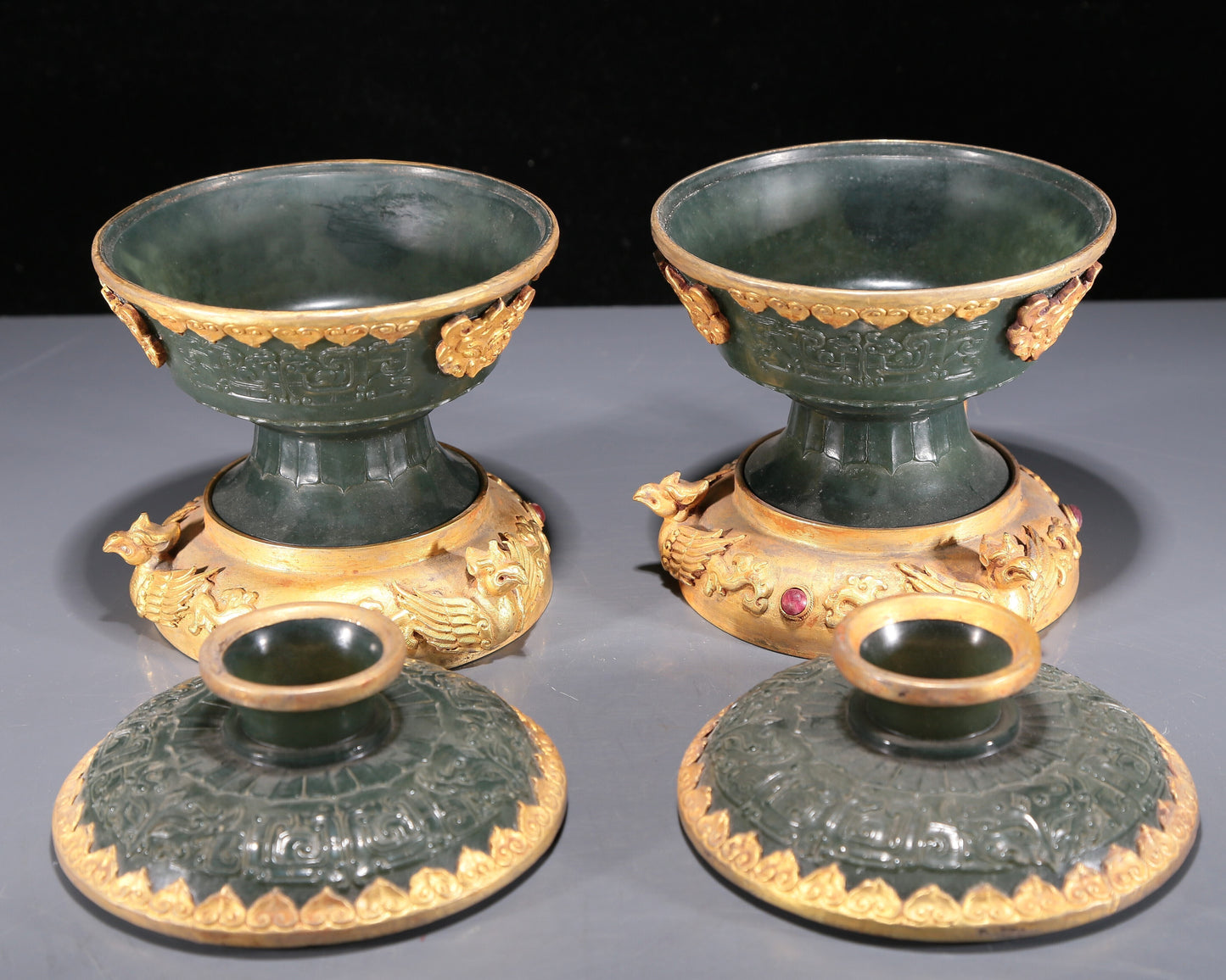 A Precious Pair Of Jasper Gold-Mounted 'Animal Mask' Bowls And Covers With Gilt-Bronze 'Phoenix' Stands