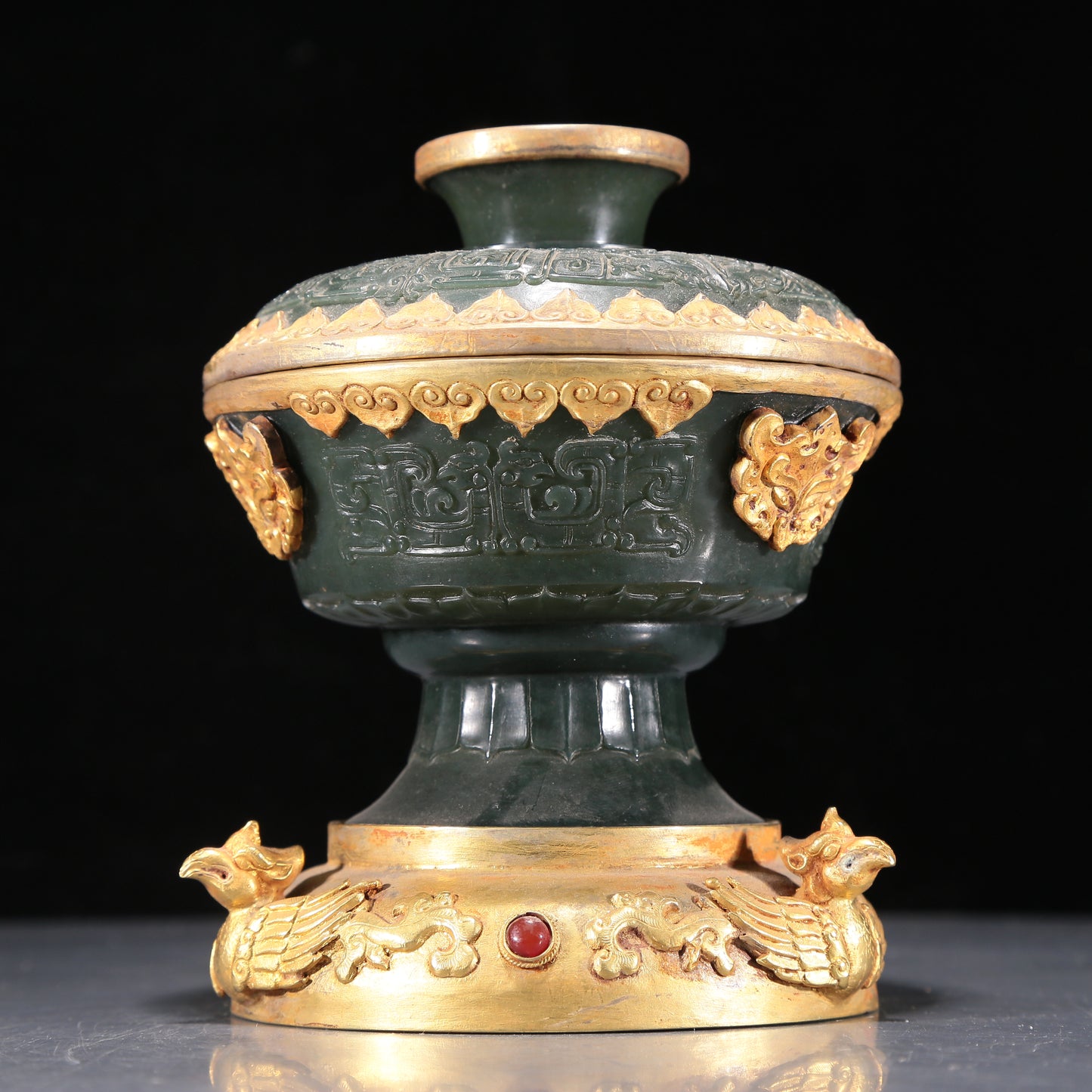 A Precious Pair Of Jasper Gold-Mounted 'Animal Mask' Bowls And Covers With Gilt-Bronze 'Phoenix' Stands