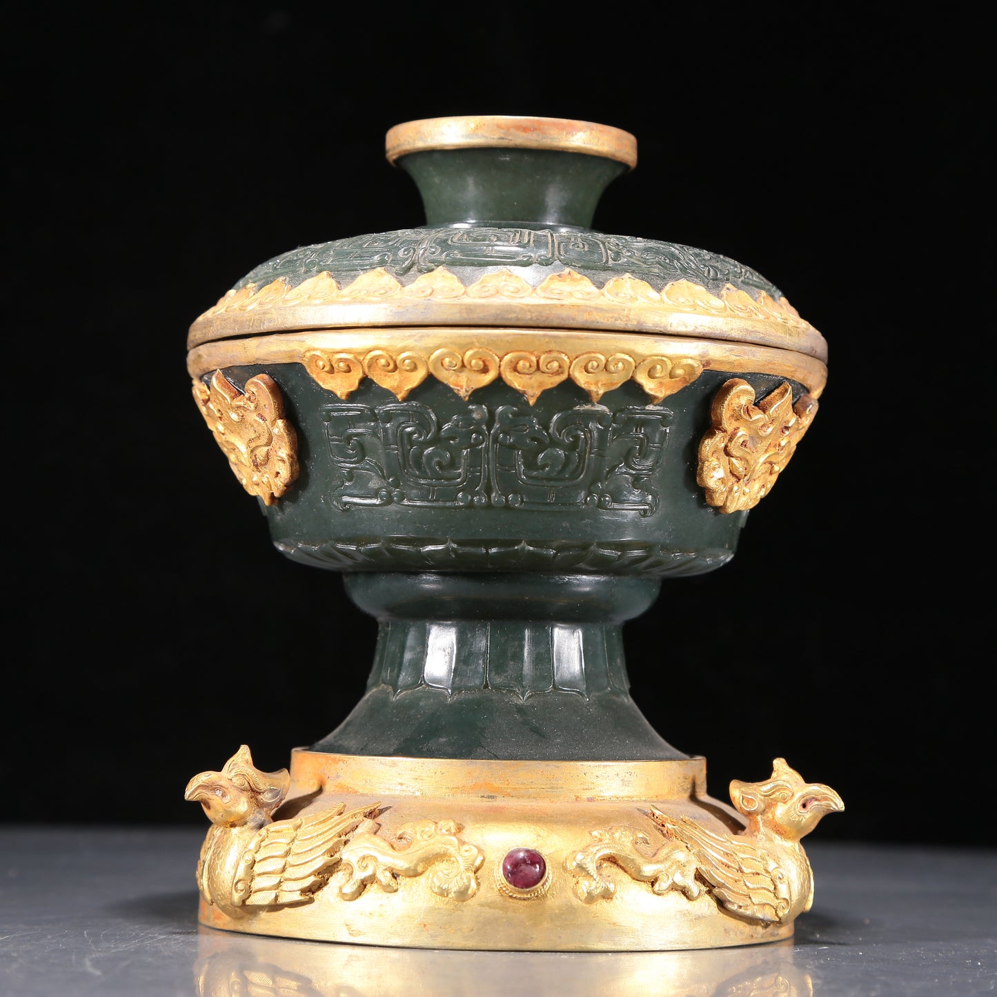 A Precious Pair Of Jasper Gold-Mounted 'Animal Mask' Bowls And Covers With Gilt-Bronze 'Phoenix' Stands