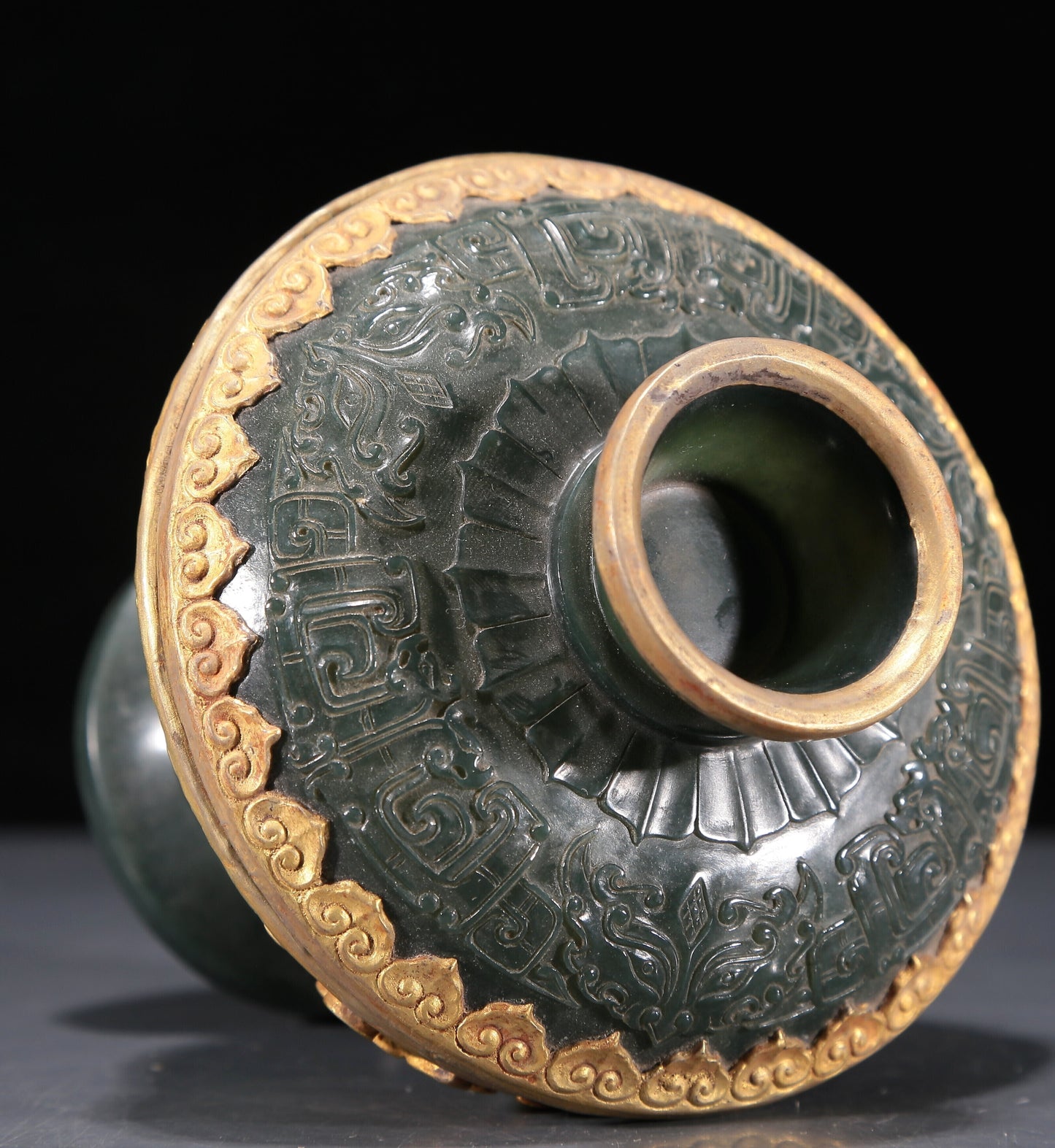 A Precious Pair Of Jasper Gold-Mounted 'Animal Mask' Bowls And Covers With Gilt-Bronze 'Phoenix' Stands