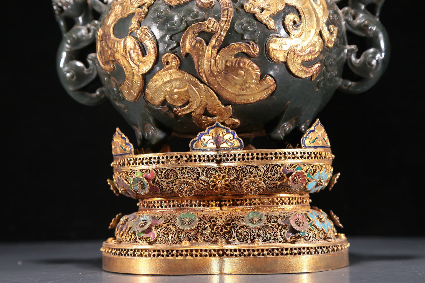 A Precious Jasper 'Dragon' Jar With A Gilt-Silver Blueing Stand