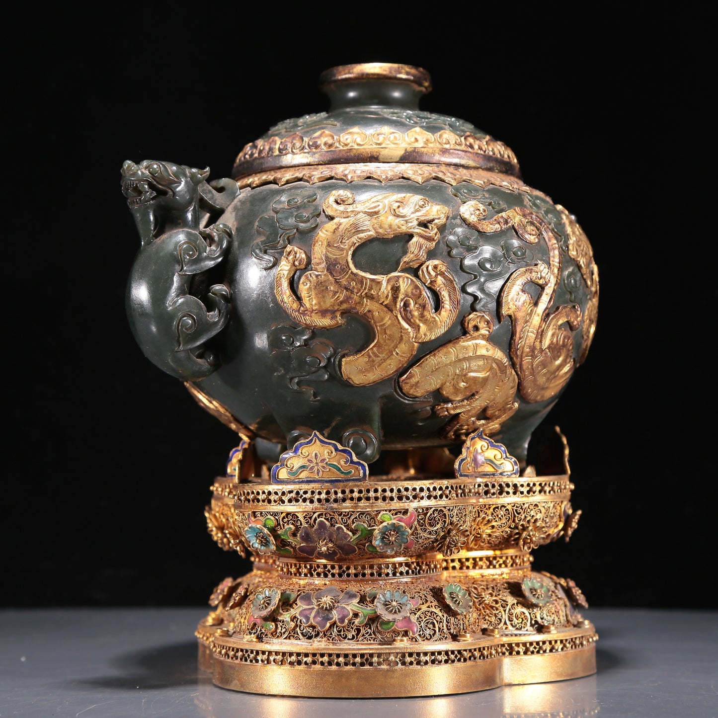 A Precious Jasper 'Dragon' Jar With A Gilt-Silver Blueing Stand