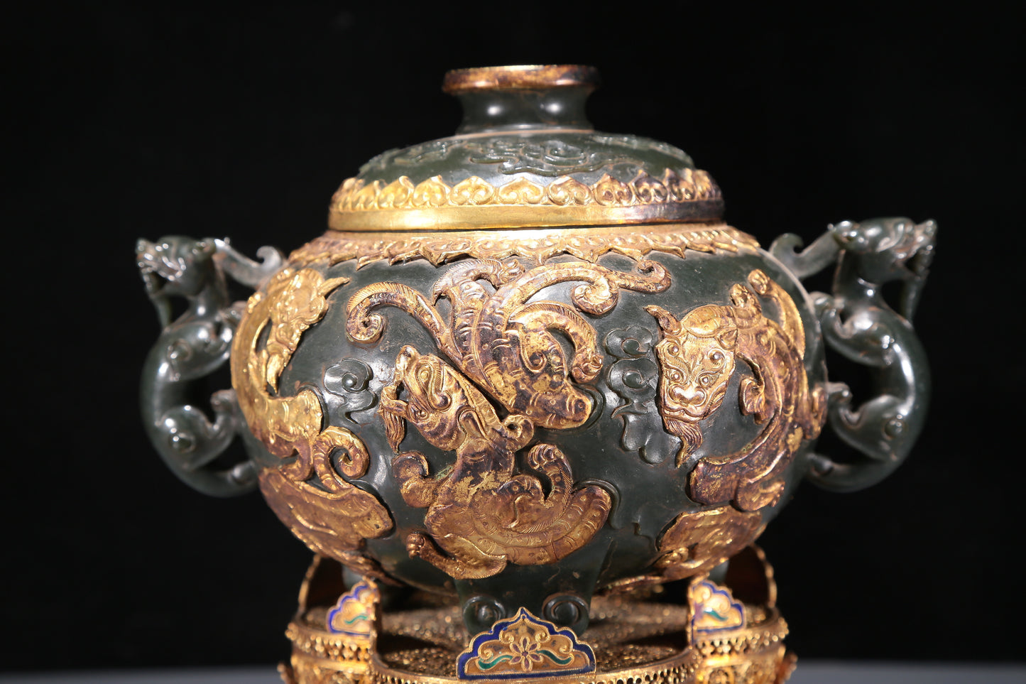 A Precious Jasper 'Dragon' Jar With A Gilt-Silver Blueing Stand