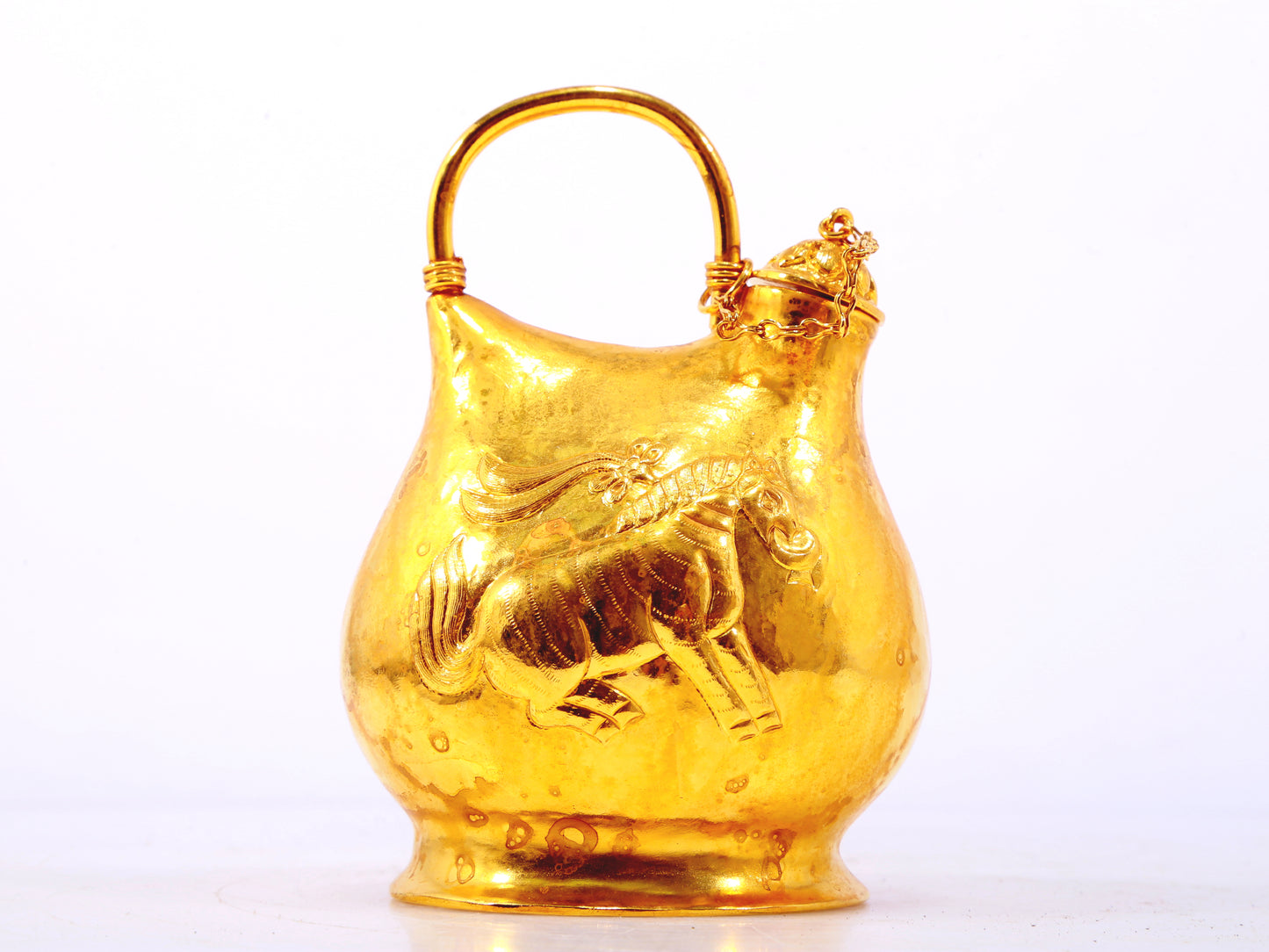 An exquisite gilt bronze ewer with horse pattern