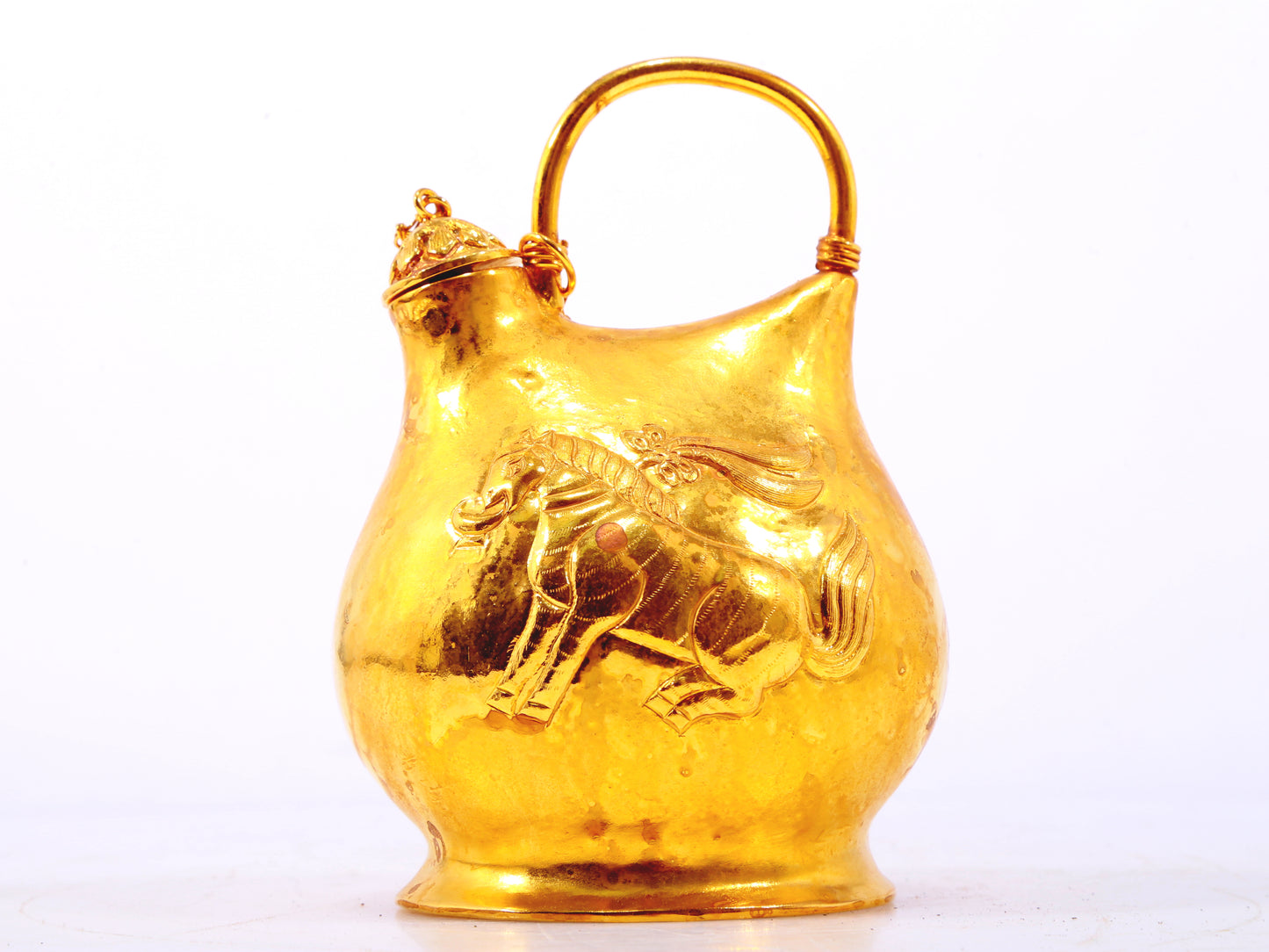 An exquisite gilt bronze ewer with horse pattern