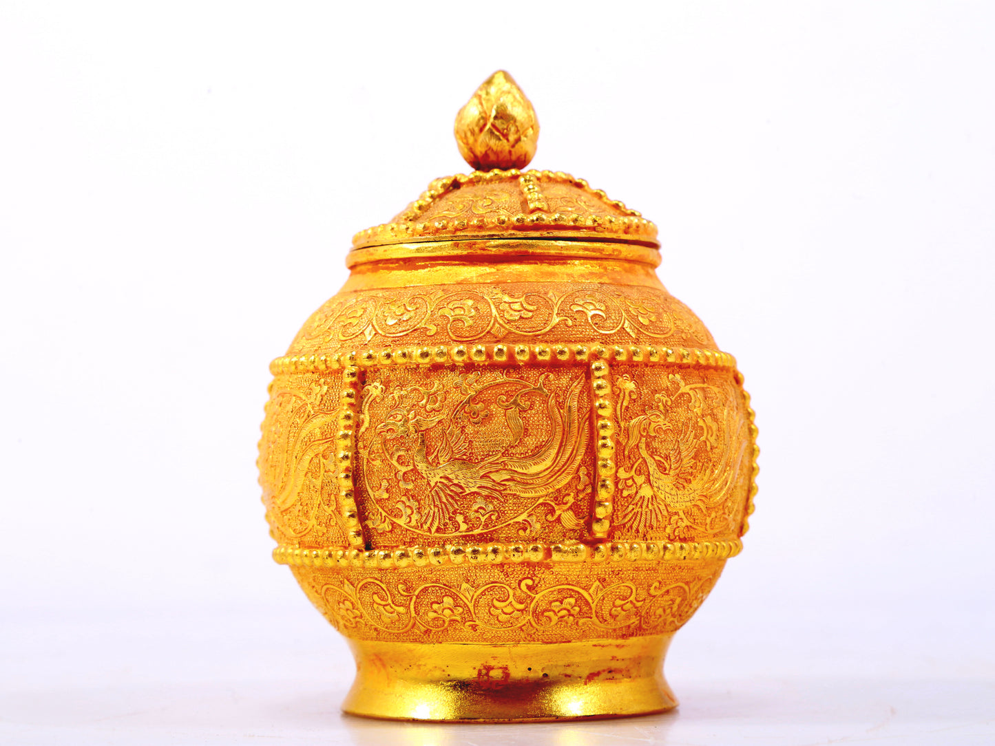 An exquisite gilt bronze lotus and phoenix pattern jar with lid