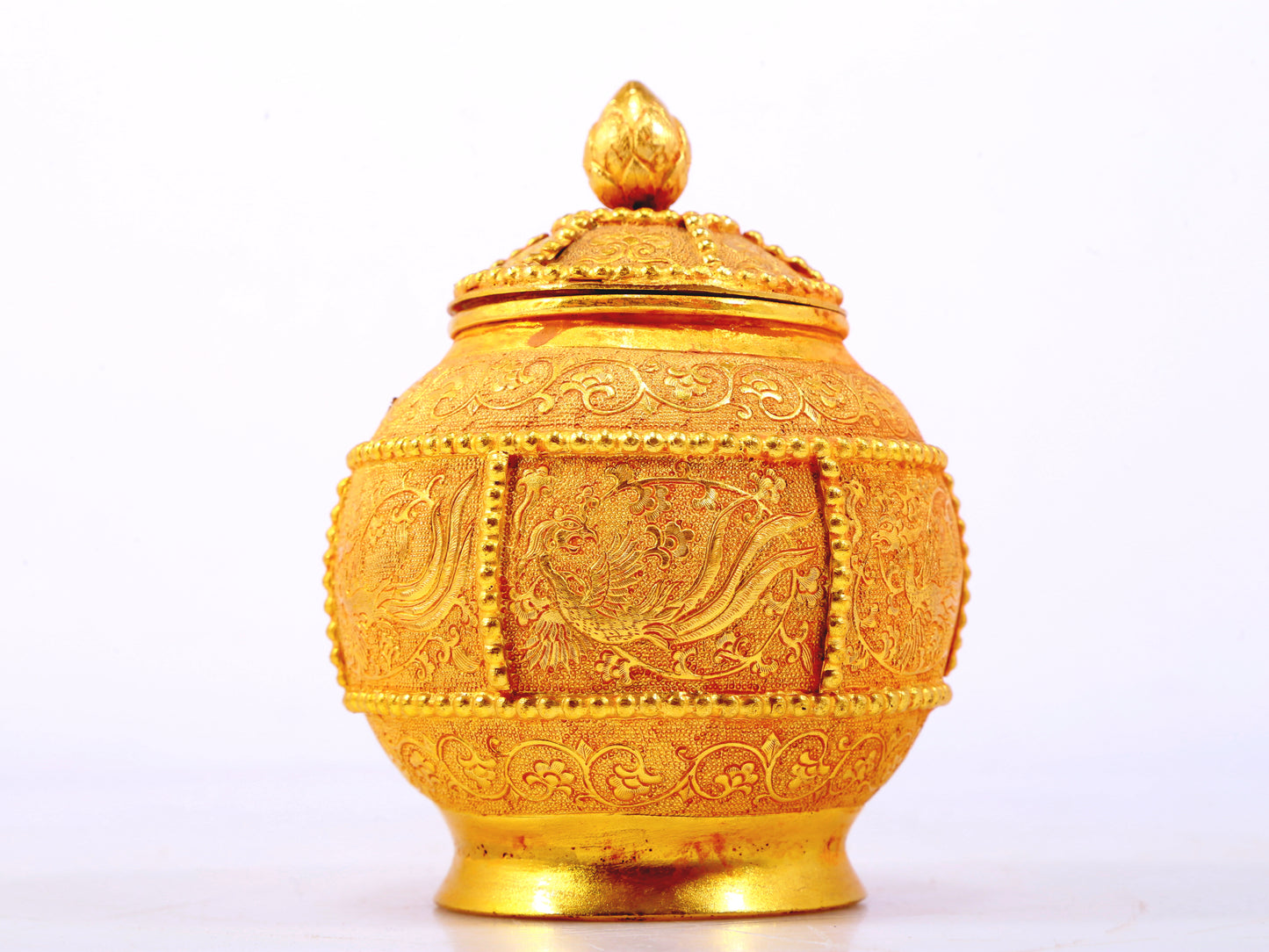 An exquisite gilt bronze lotus and phoenix pattern jar with lid