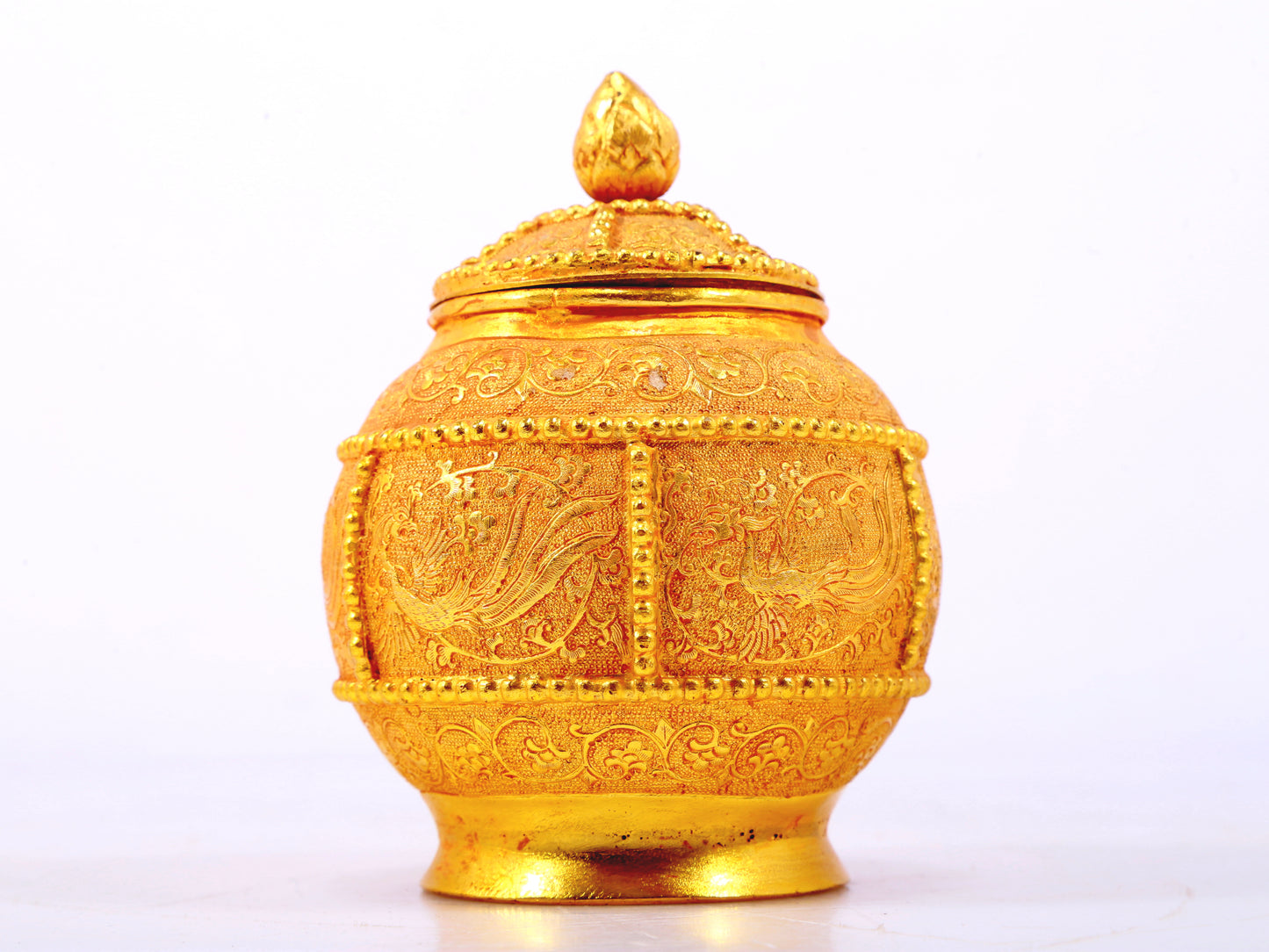 An exquisite gilt bronze lotus and phoenix pattern jar with lid