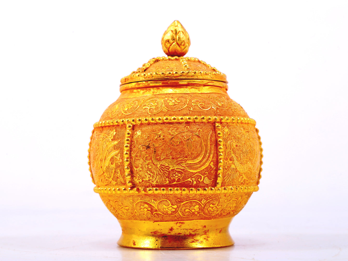 An exquisite gilt bronze lotus and phoenix pattern jar with lid