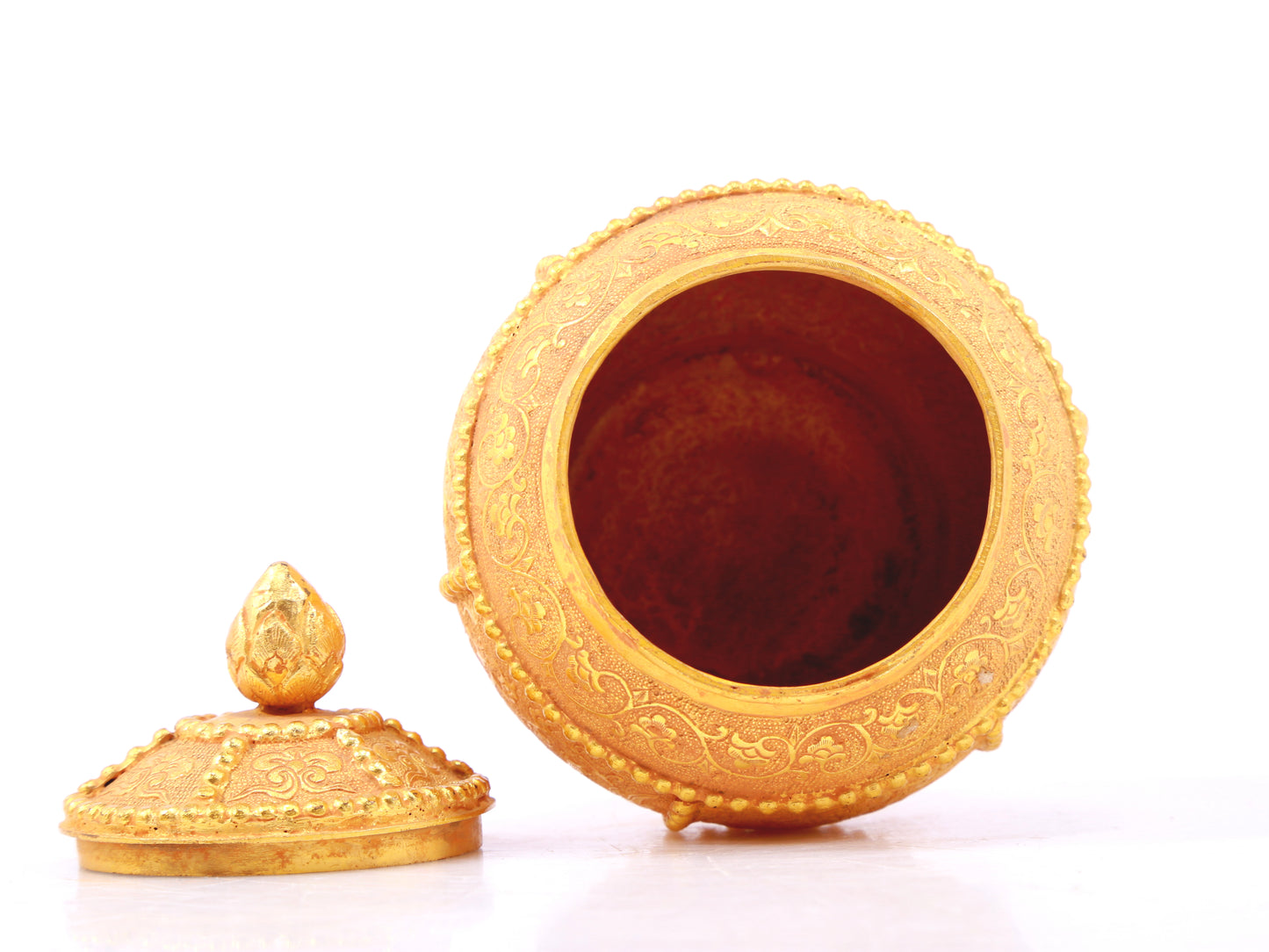 An exquisite gilt bronze lotus and phoenix pattern jar with lid