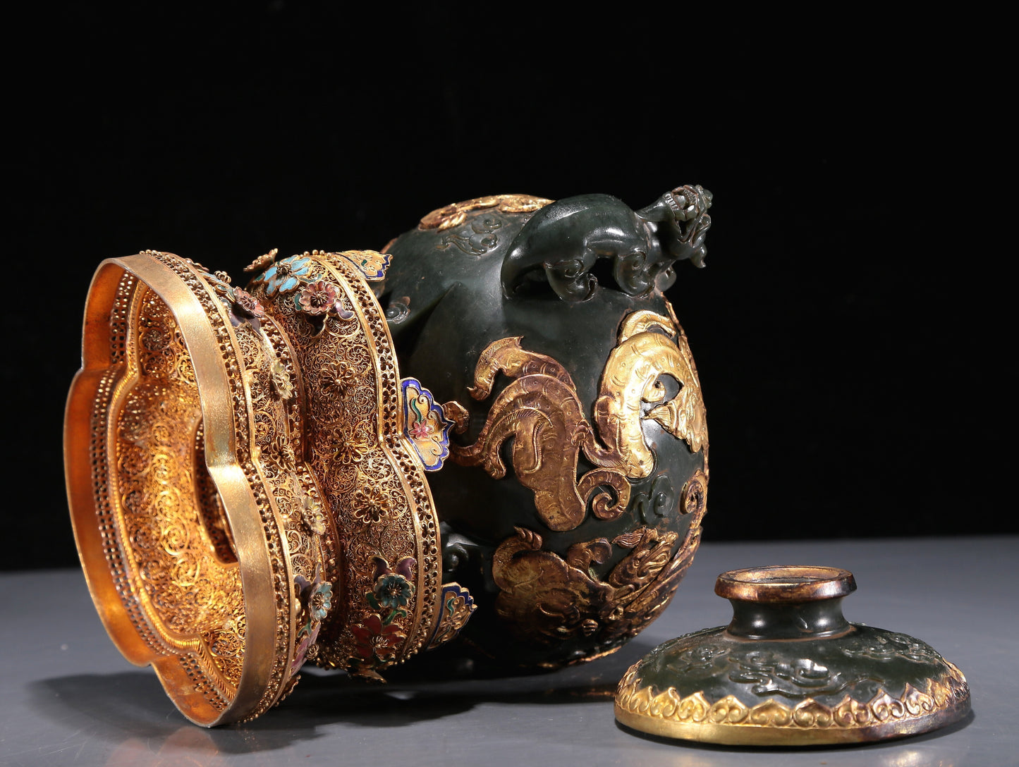 A Precious Jasper 'Dragon' Jar With A Gilt-Silver Blueing Stand